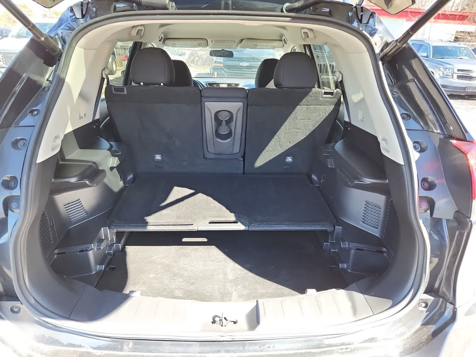 Thumbnail: 2018 Nissan Rogue - 25