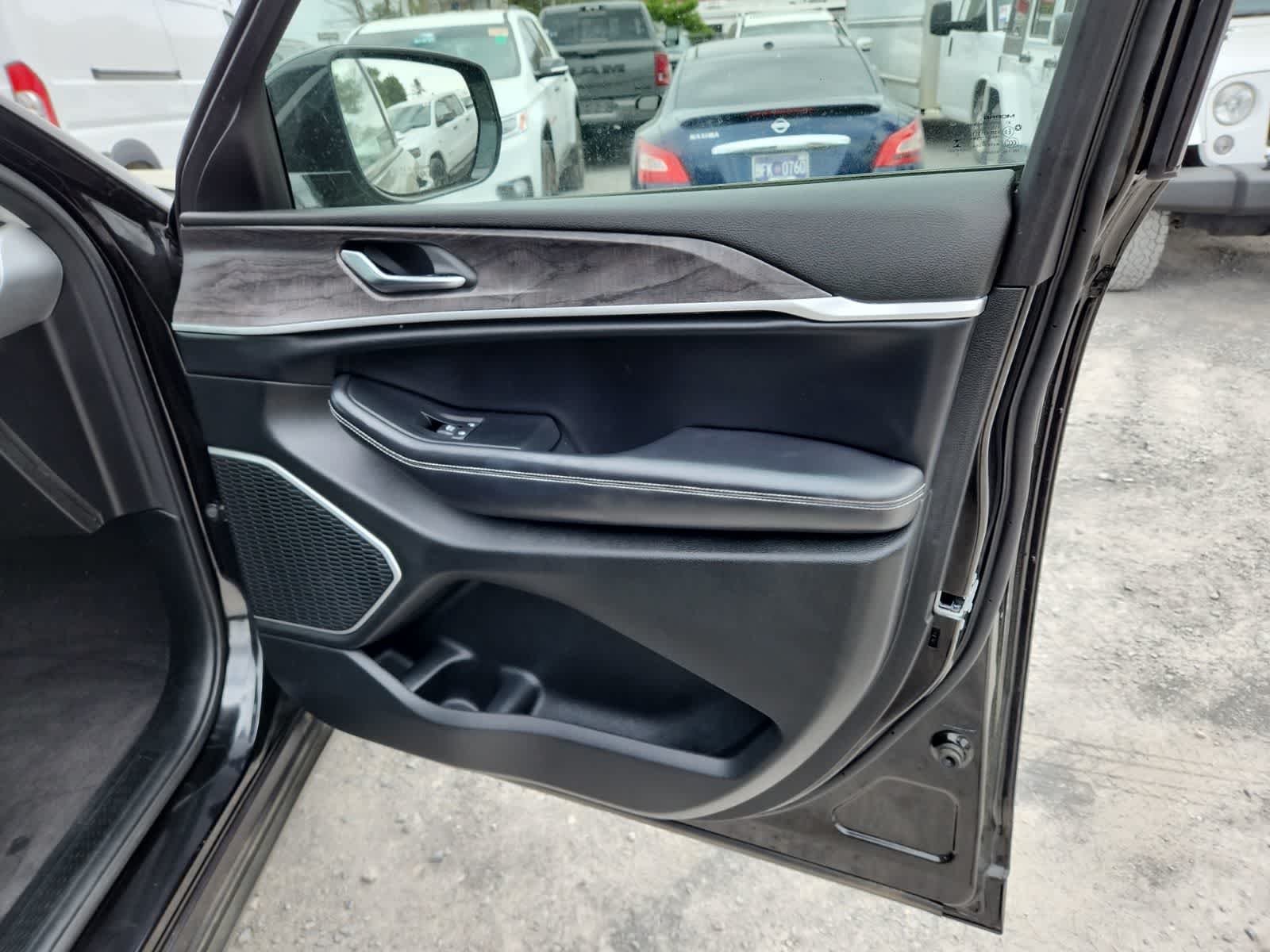 Thumbnail: 2021 Jeep Grand Cherokee L - 22