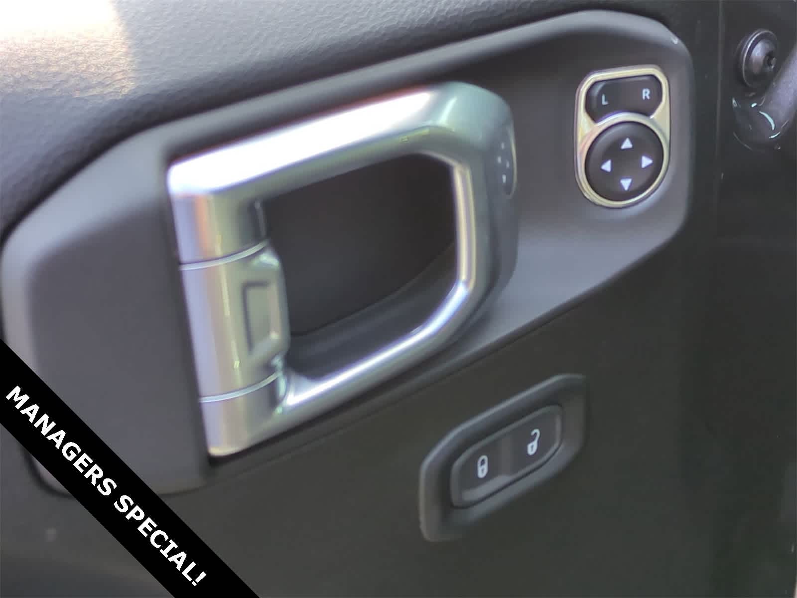 Thumbnail: 2025 Jeep Wrangler - 17