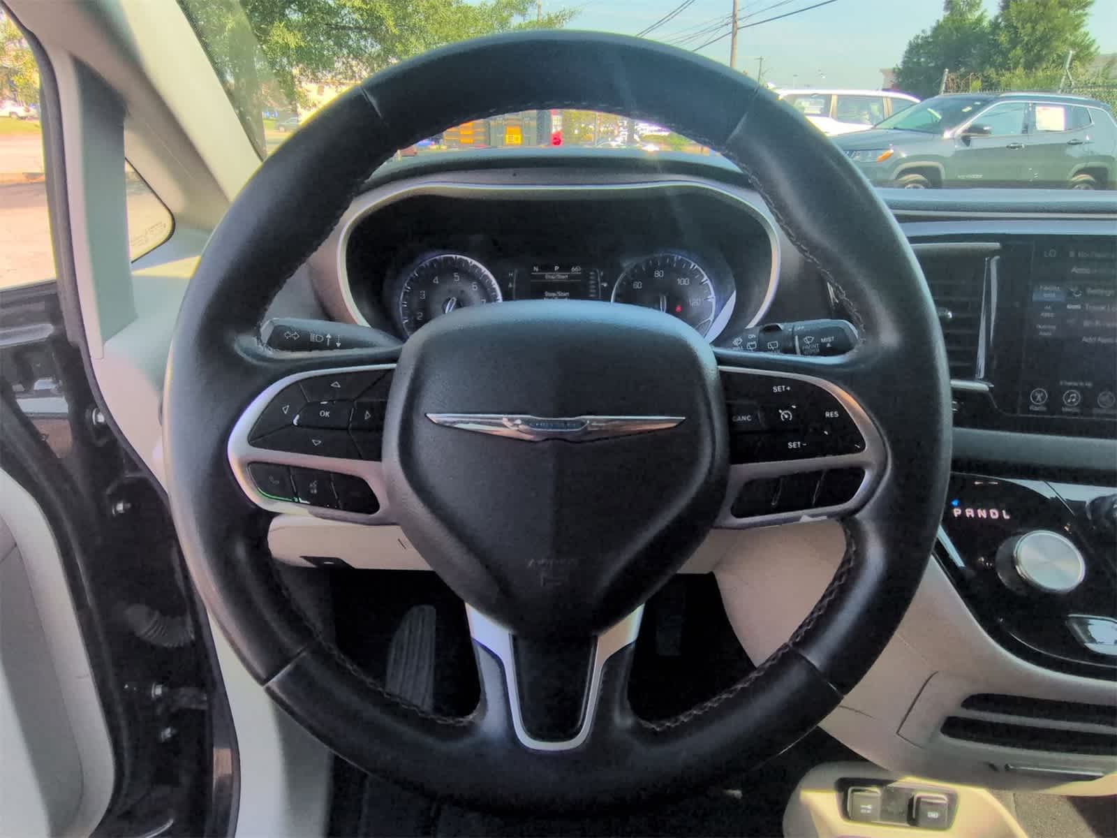 Thumbnail: 2017 Chrysler Pacifica - 22