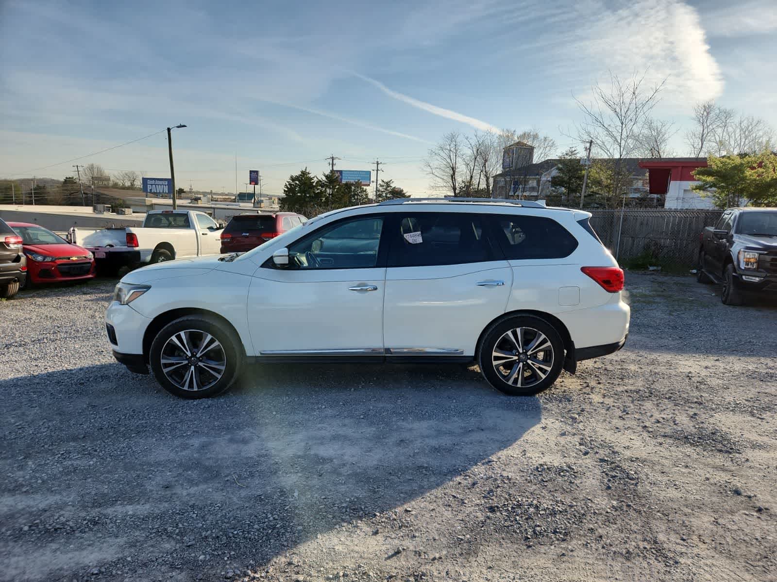 Thumbnail: 2019 Nissan Pathfinder - 2