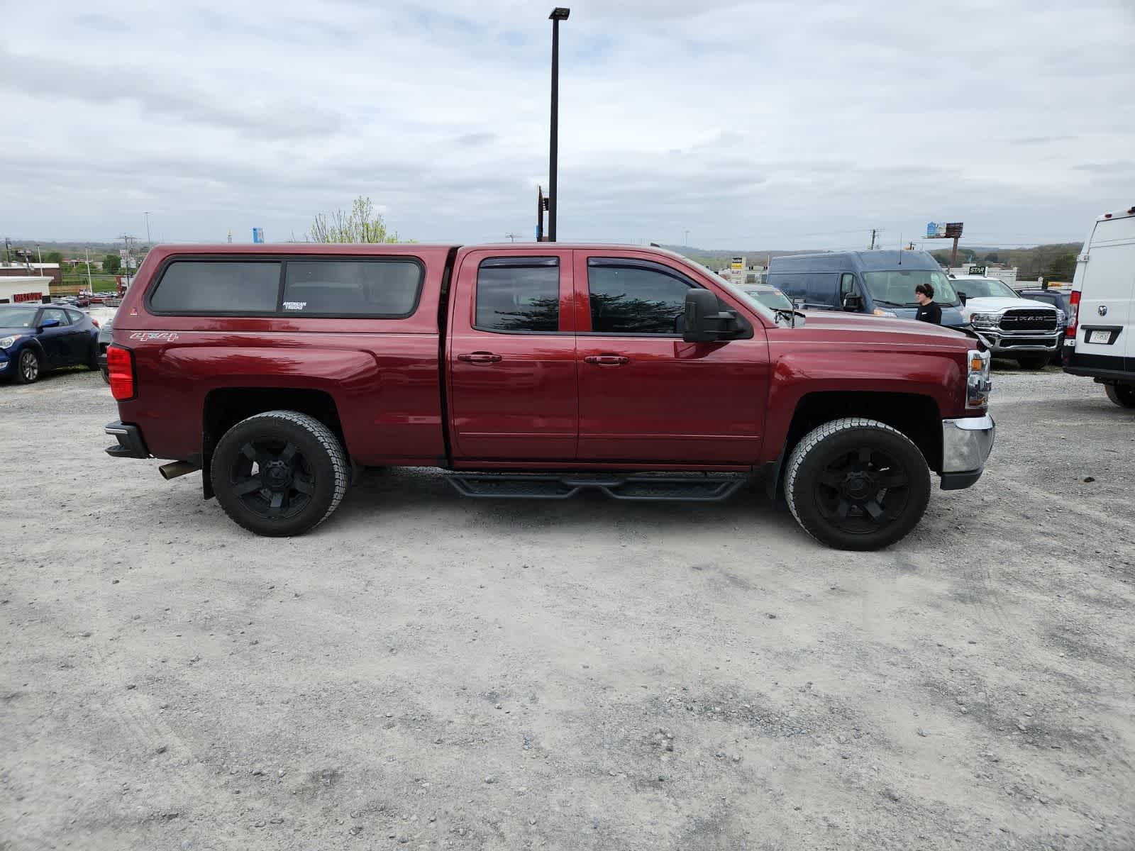Thumbnail: 2017 Chevrolet Silverado 1500 - 6