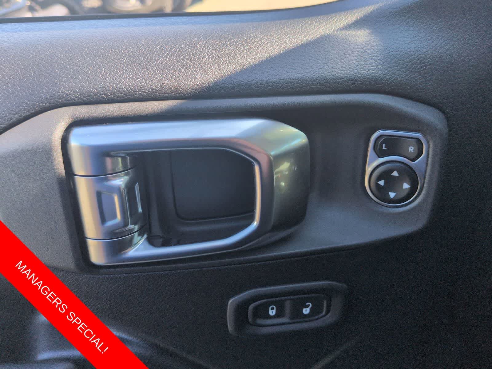 Thumbnail: 2025 Jeep Gladiator - 17