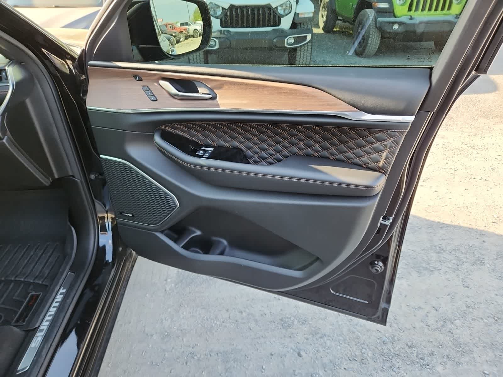 Thumbnail: 2021 Jeep Grand Cherokee L - 23