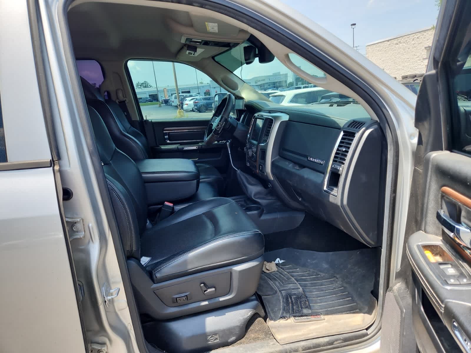 2014 RAM 3500 Laramie 21