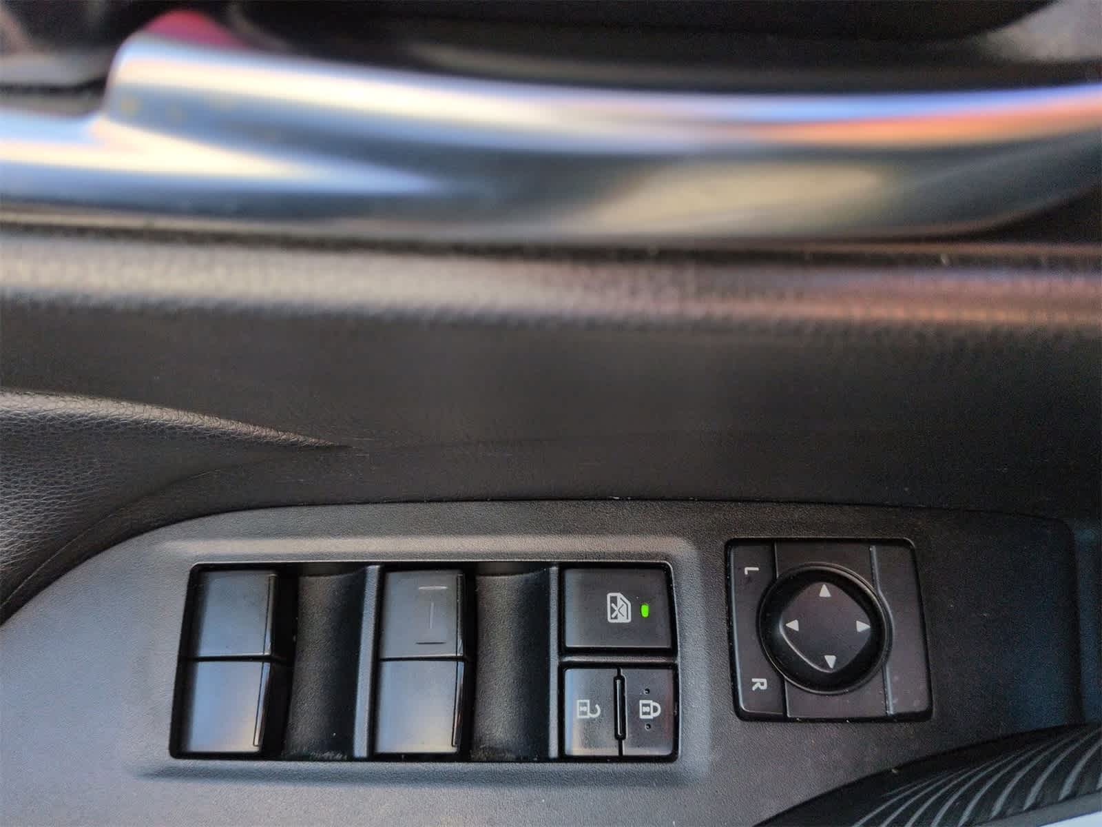 Thumbnail: 2021 Toyota RAV4 - 17