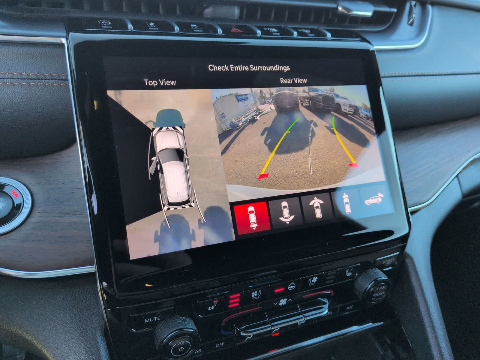 Thumbnail: 2025 Jeep Grand Cherokee - 28