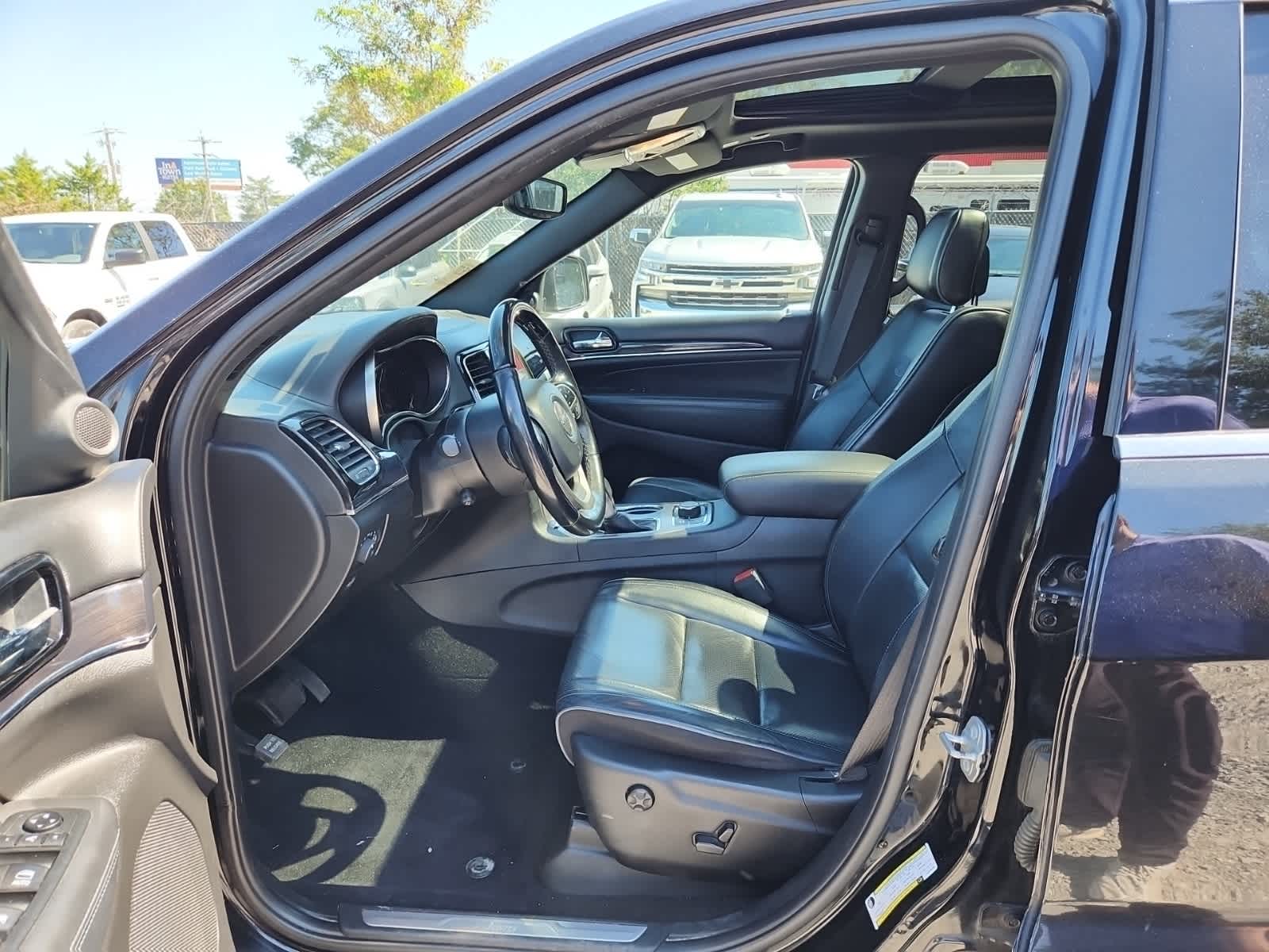Thumbnail: 2020 Jeep Grand Cherokee - 15