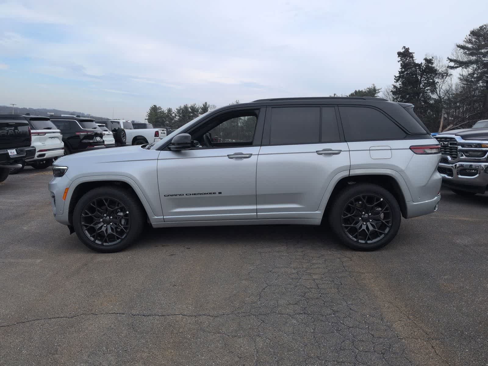 Thumbnail: 2025 Jeep Grand Cherokee - 5