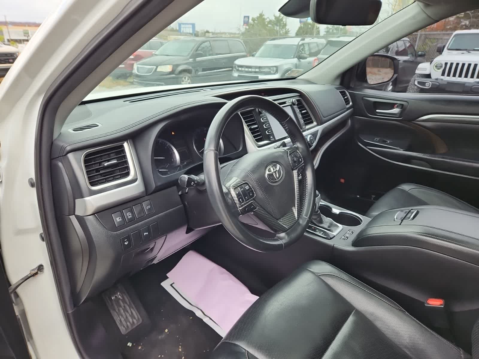 Thumbnail: 2019 Toyota Highlander - 13