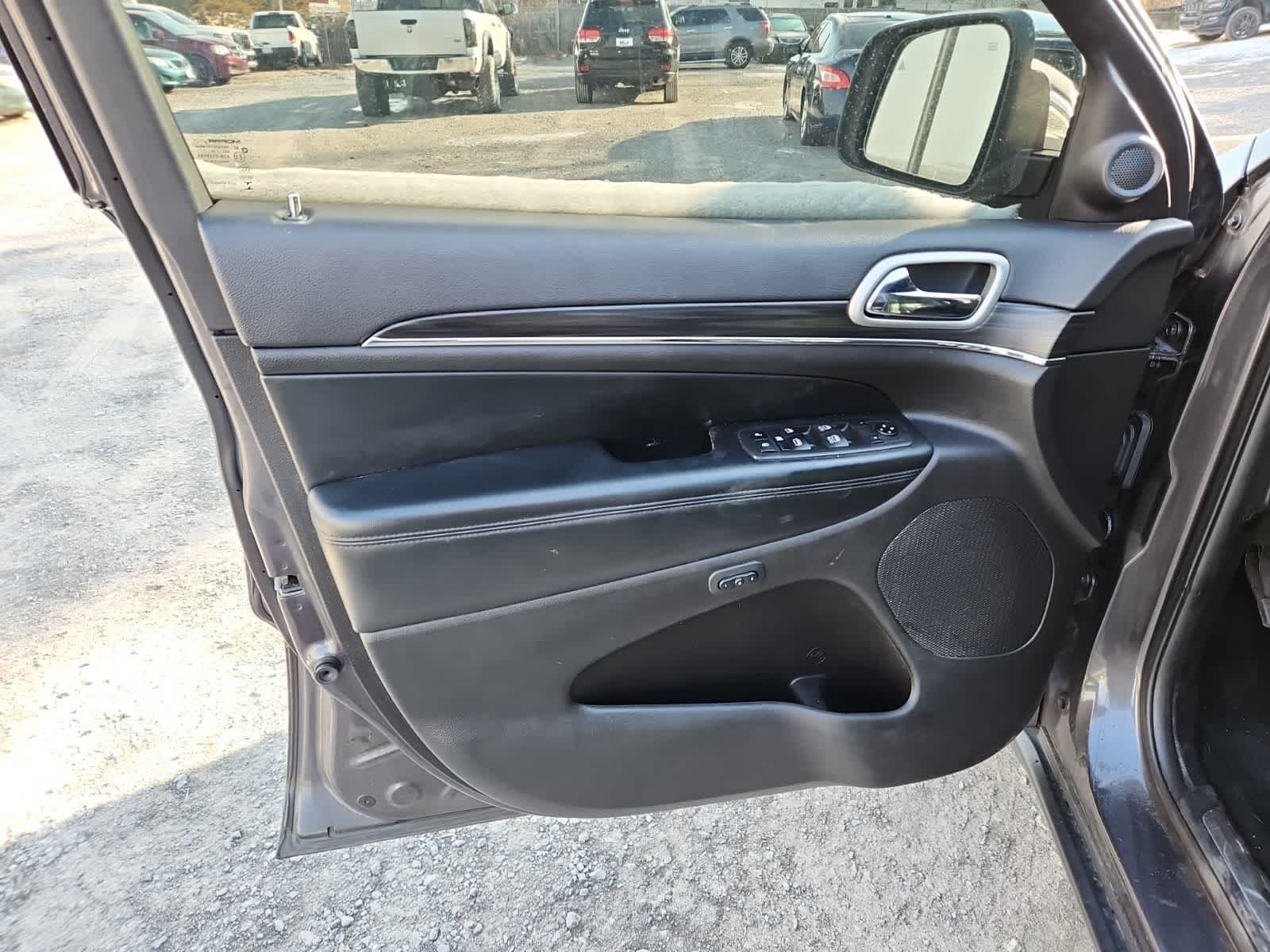 Thumbnail: 2020 Jeep Grand Cherokee - 16