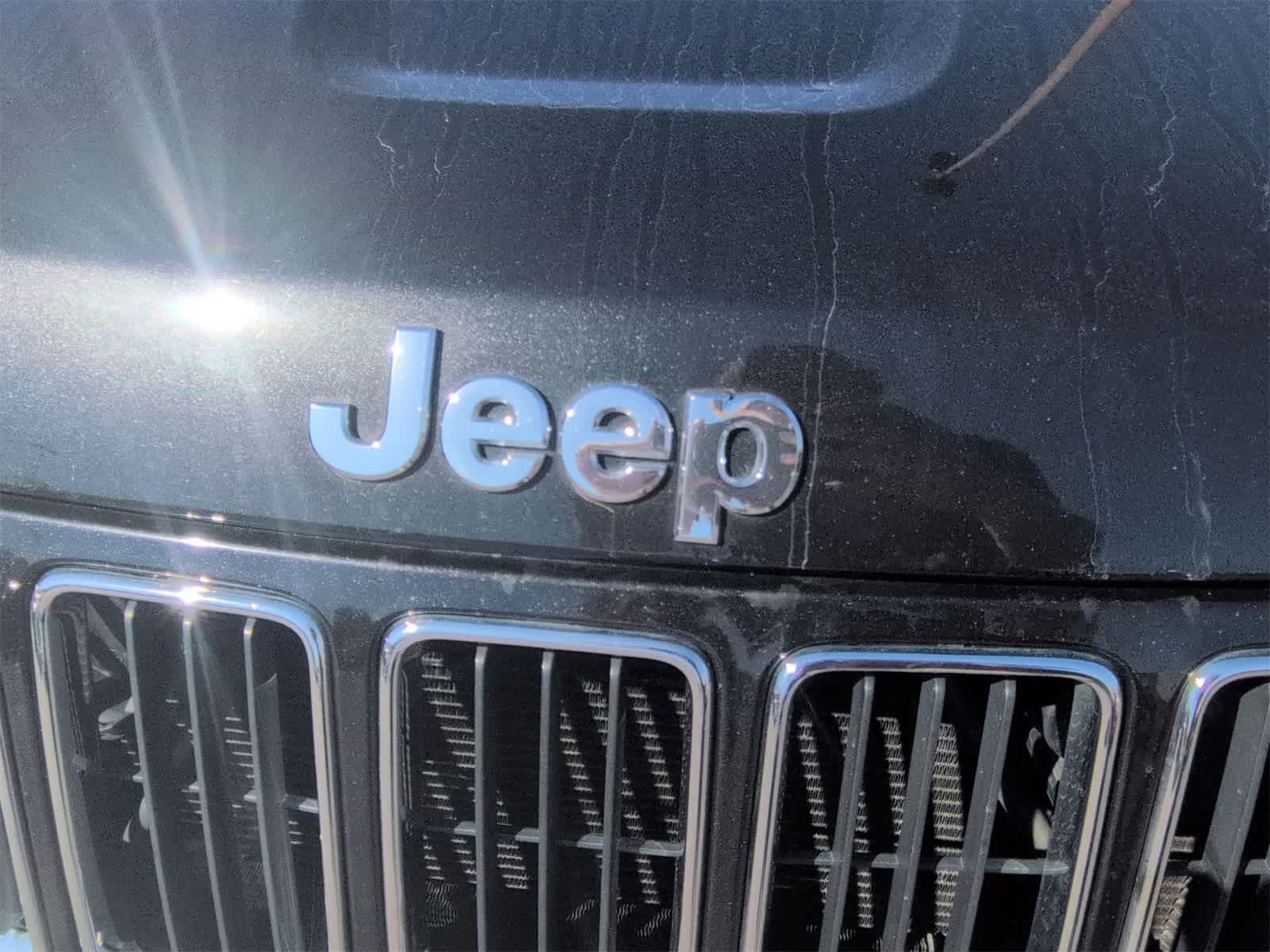 Thumbnail: 2015 Jeep Grand Cherokee - 12