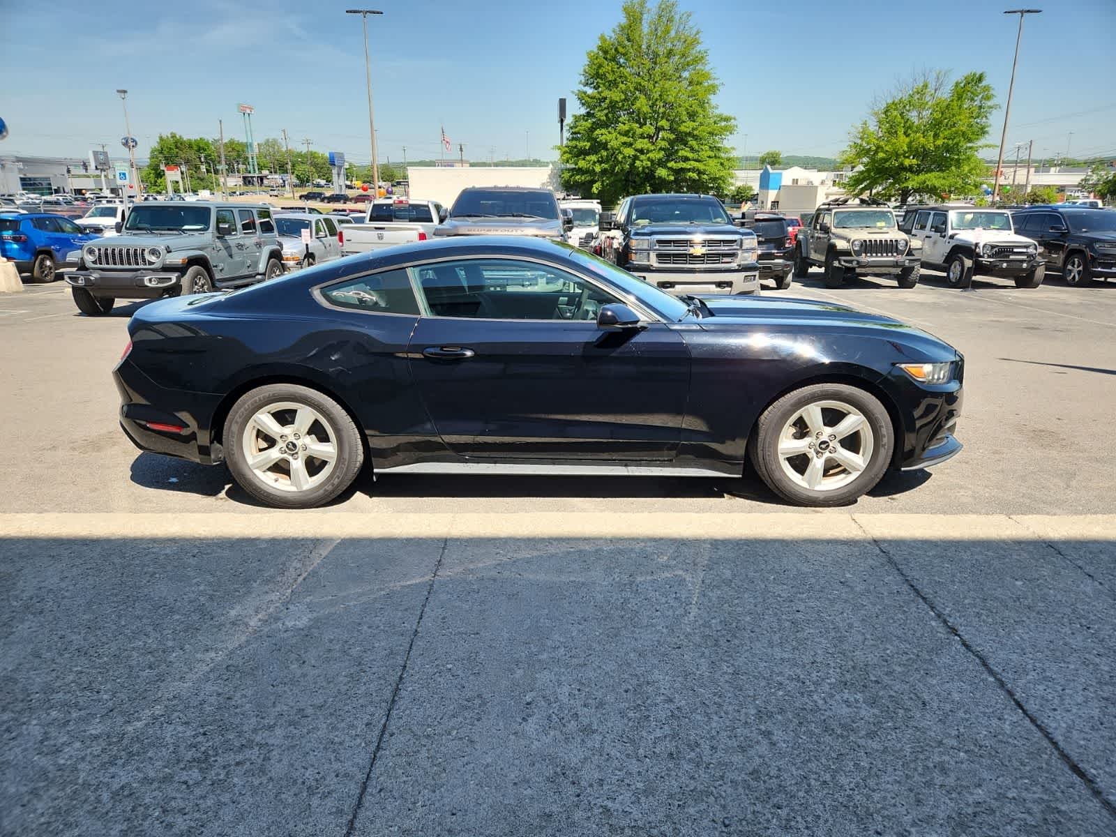 Thumbnail: 2017 Ford Mustang - 6