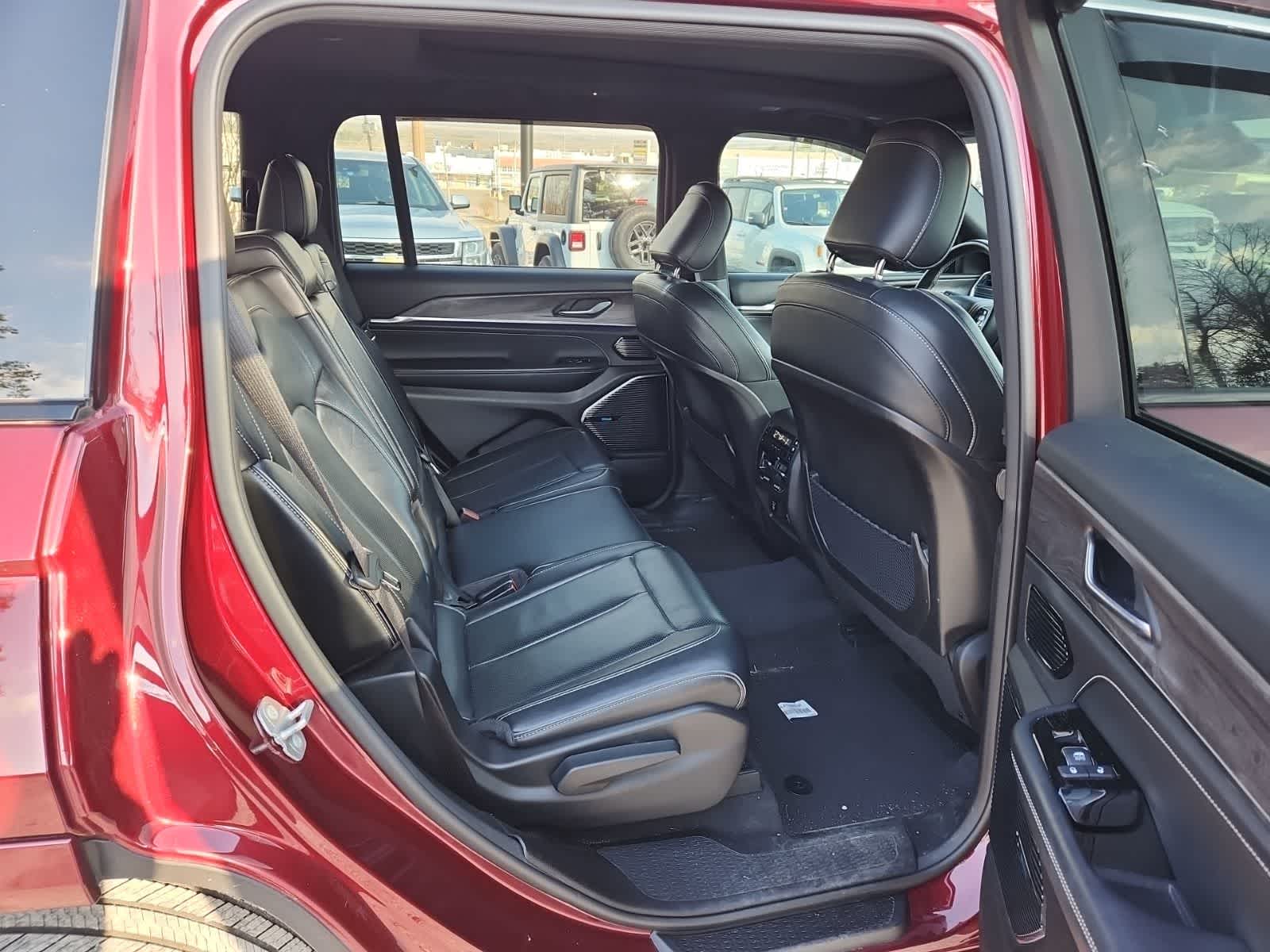 Thumbnail: 2022 Jeep Grand Cherokee L - 23