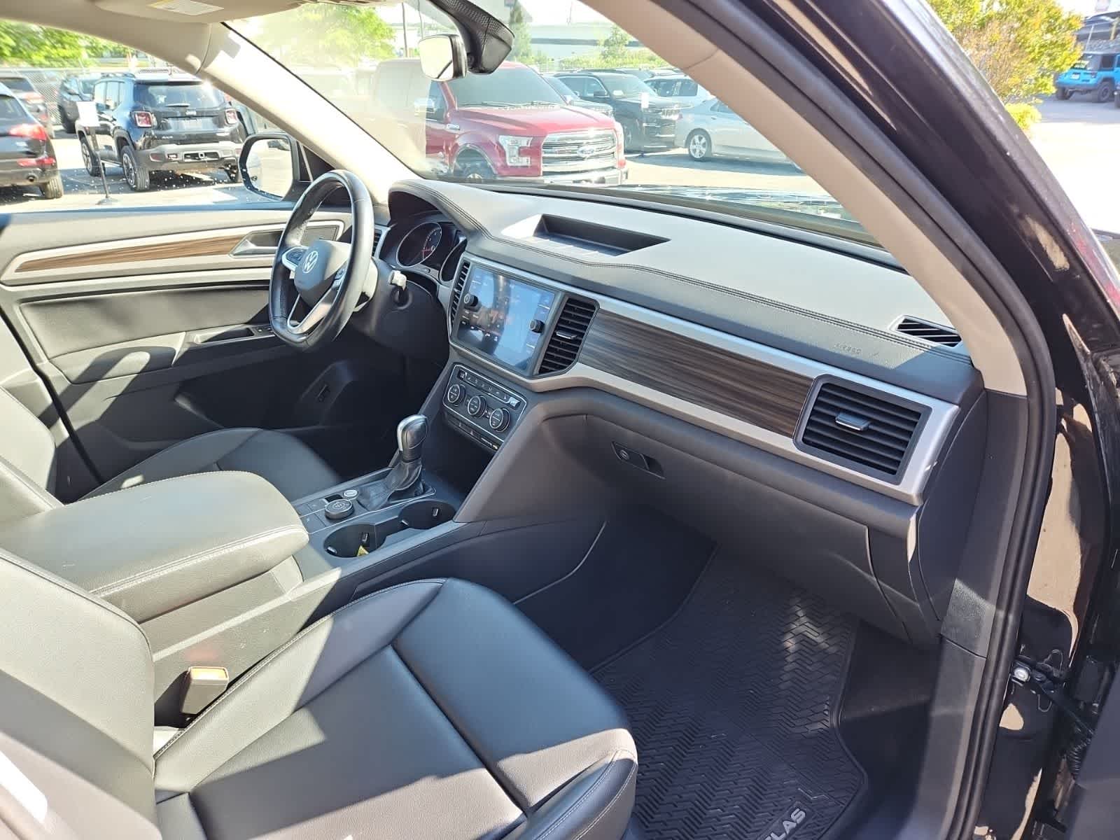 Thumbnail: 2021 Volkswagen Atlas - 17