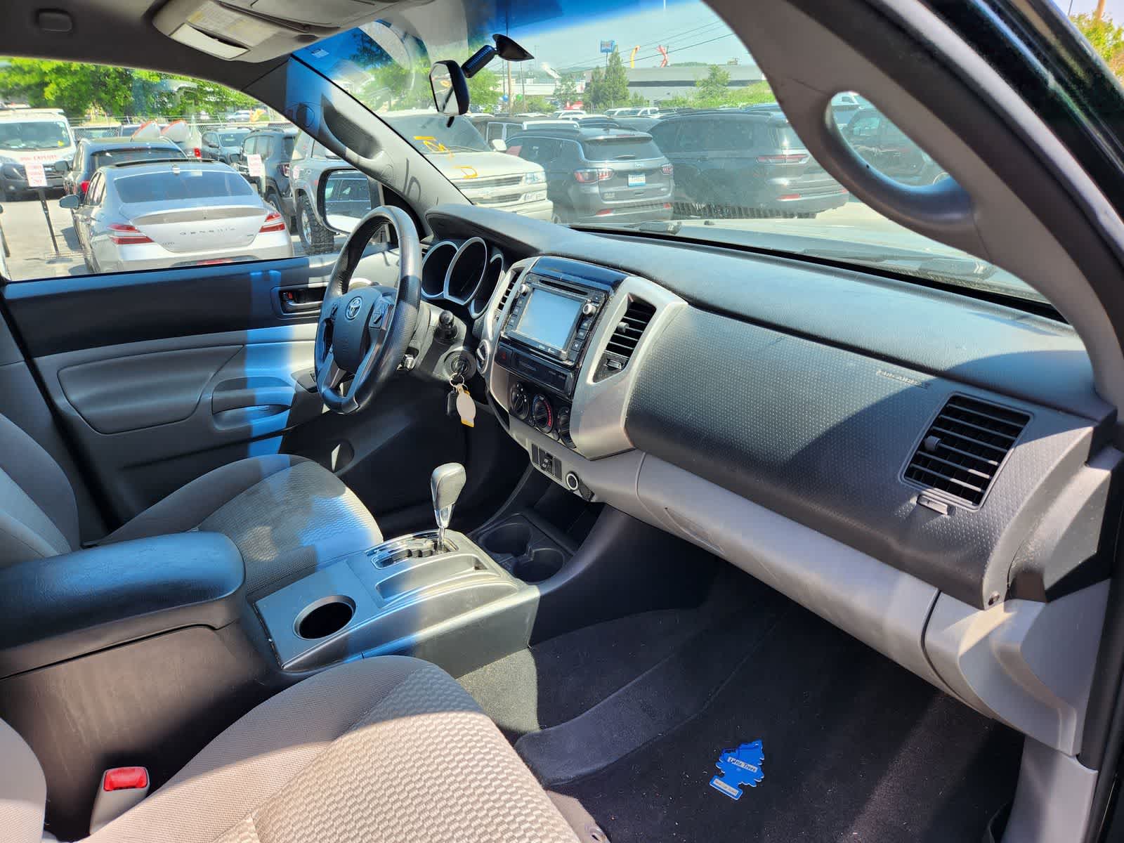 Thumbnail: 2015 Toyota Tacoma - 18