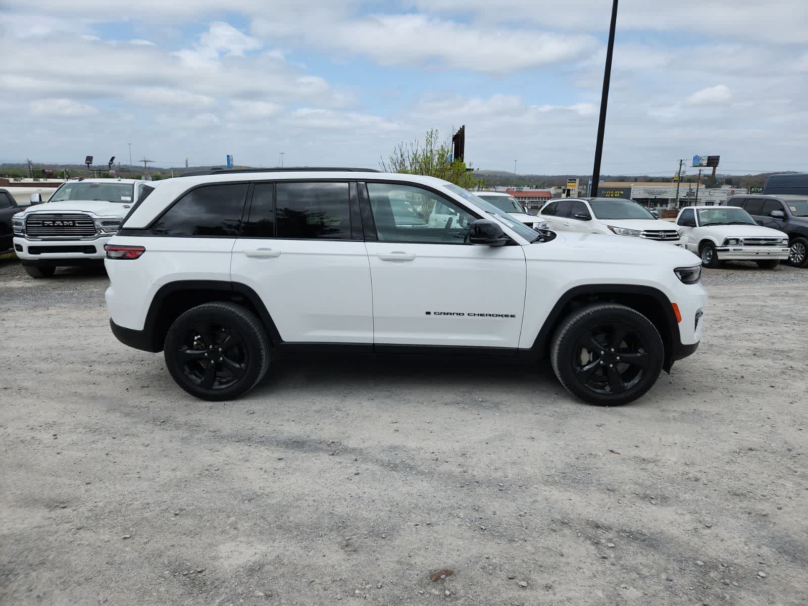 Thumbnail: 2023 Jeep Grand Cherokee - 6