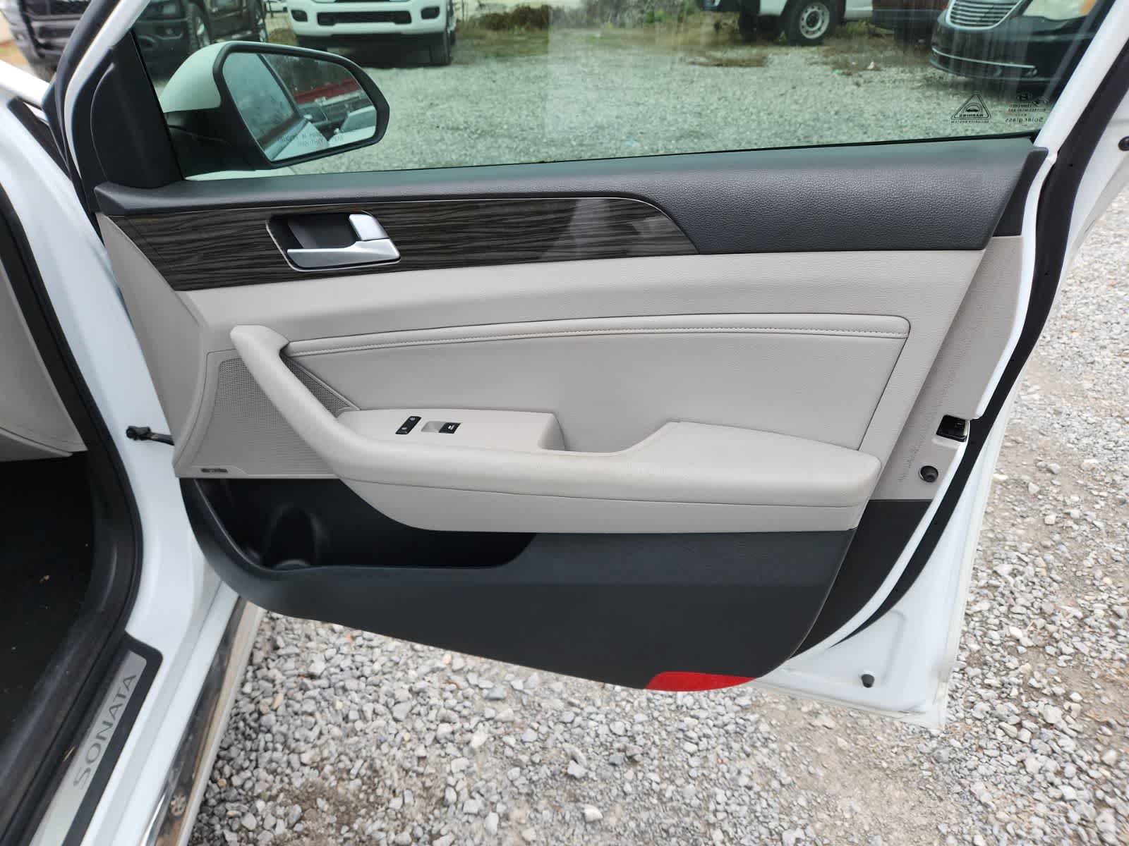 Thumbnail: 2015 Hyundai Sonata - 22