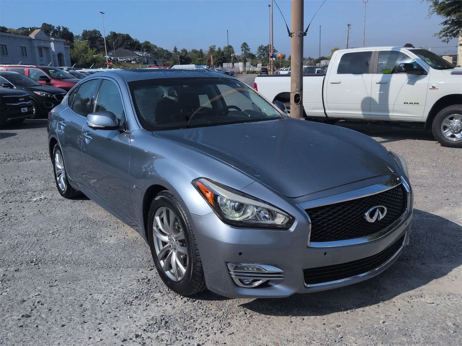 Thumbnail: 2017 INFINITI Q70 - 2