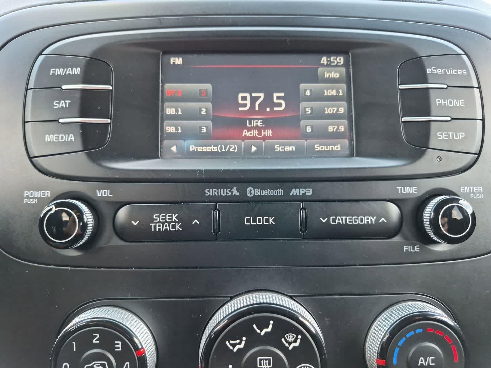 Thumbnail: 2015 Kia Soul - 29