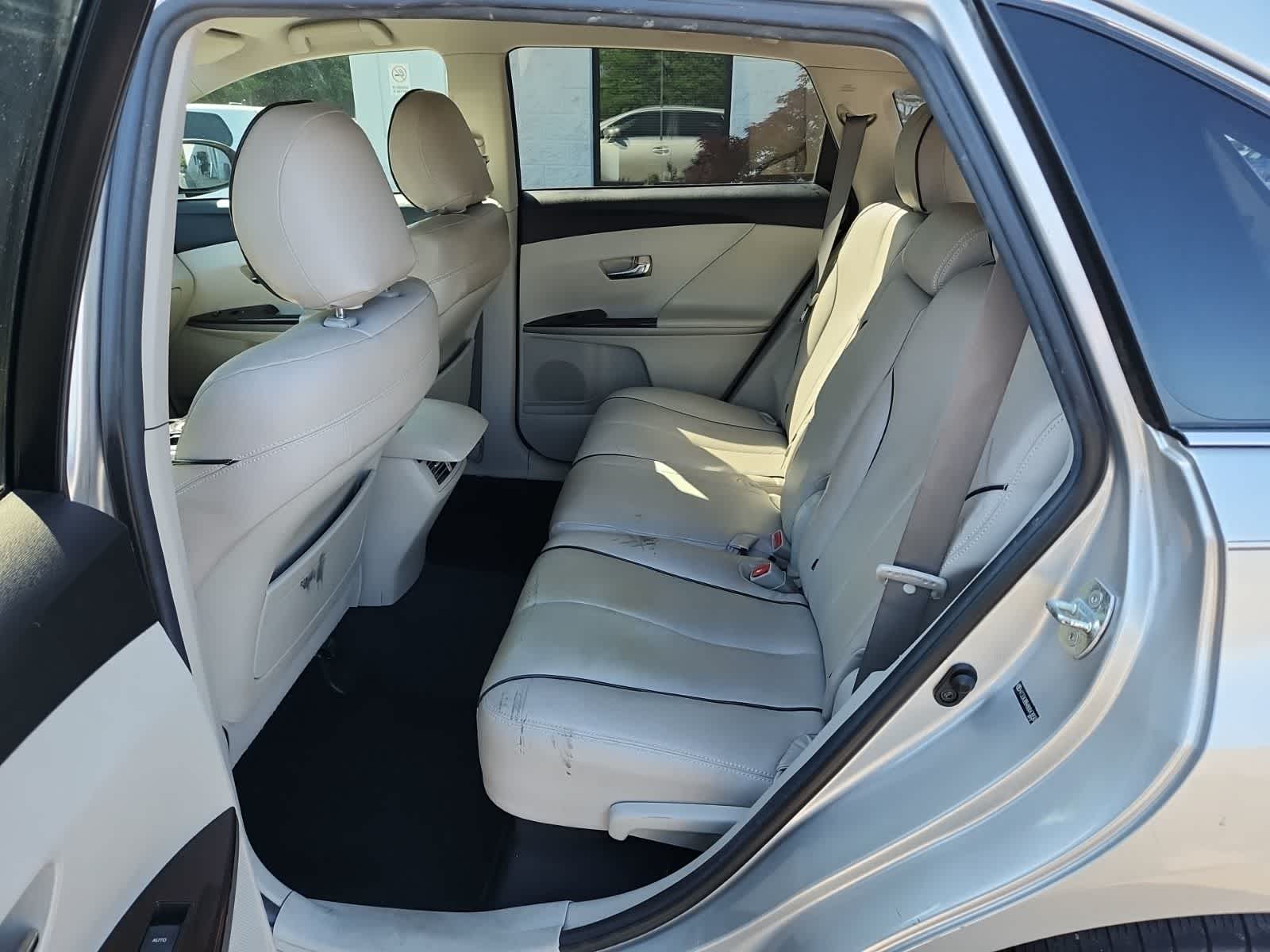 Thumbnail: 2011 Toyota Venza - 26