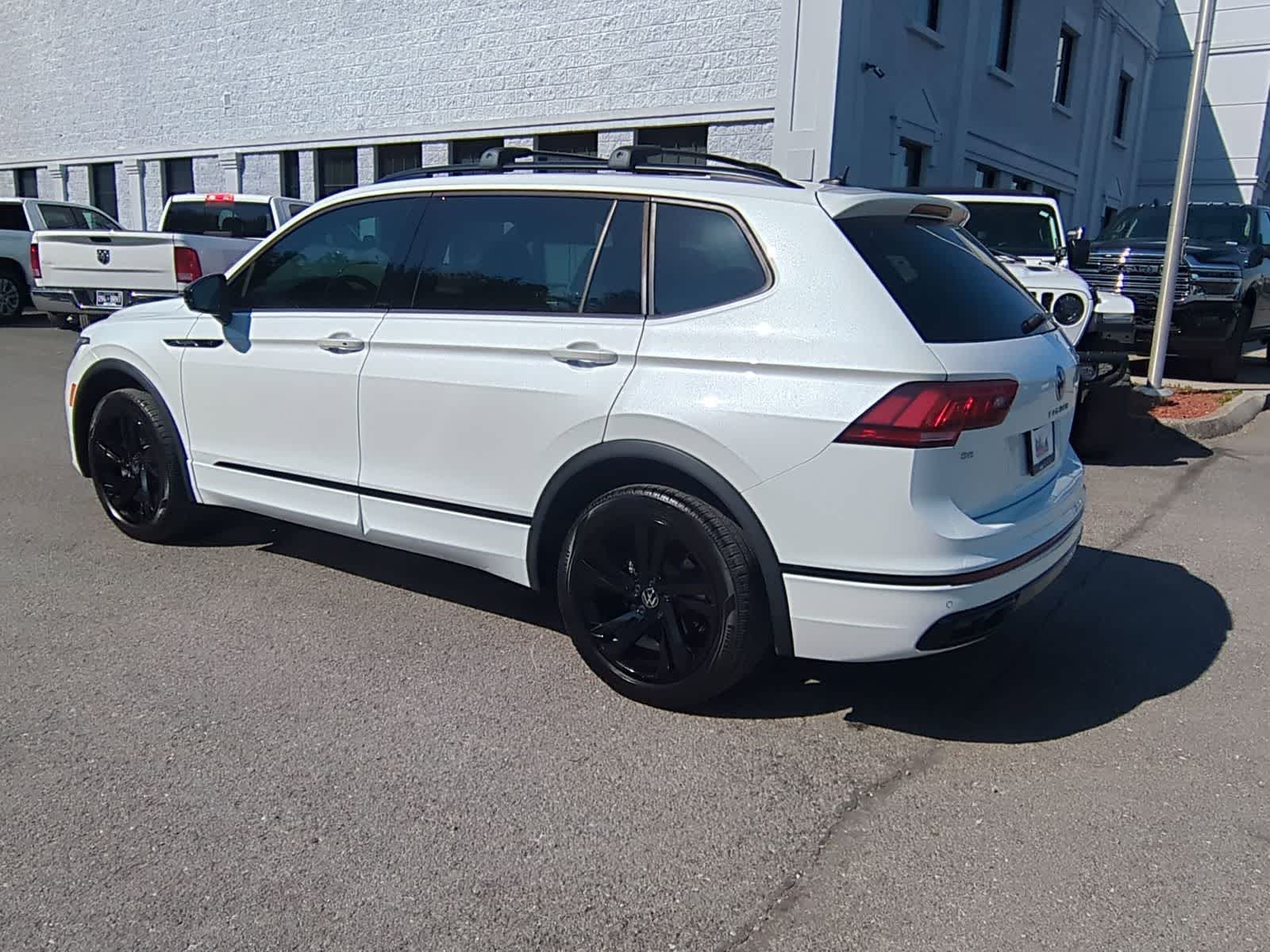 Thumbnail: 2023 Volkswagen Tiguan - 6