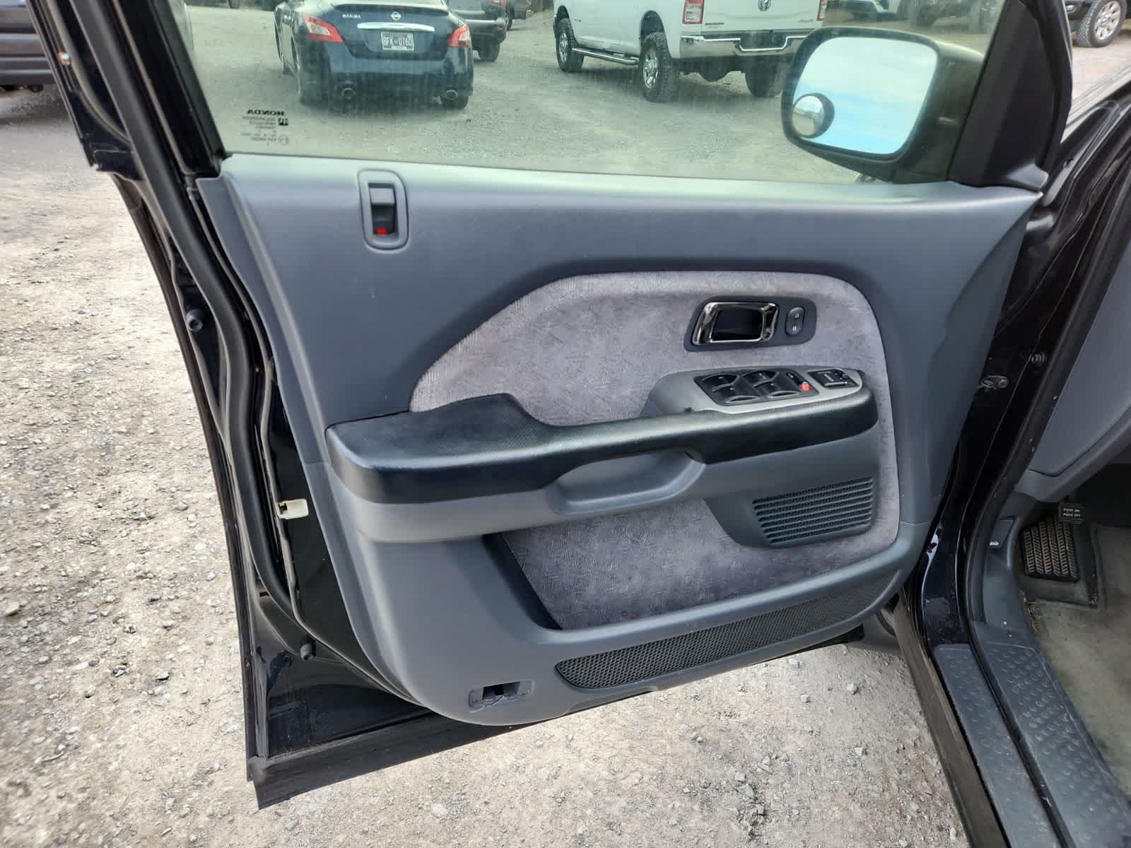 Thumbnail: 2005 Honda Pilot - 16