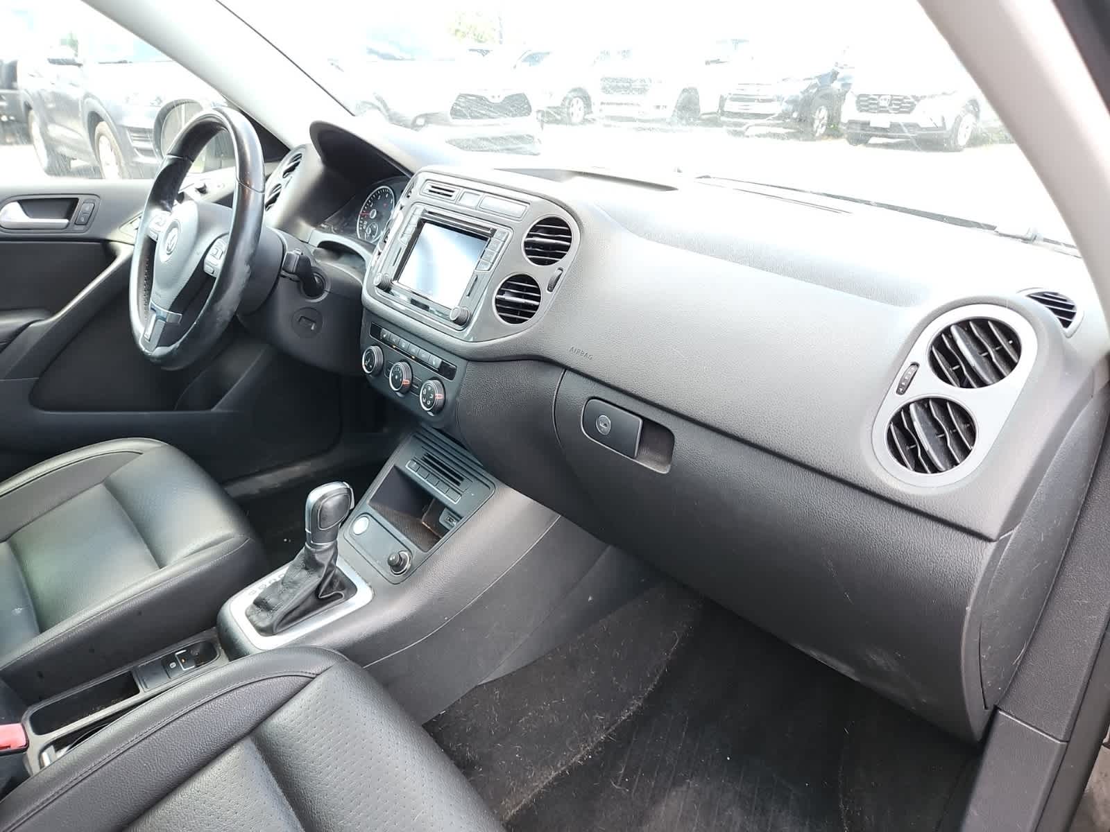 Thumbnail: 2016 Volkswagen Tiguan - 17