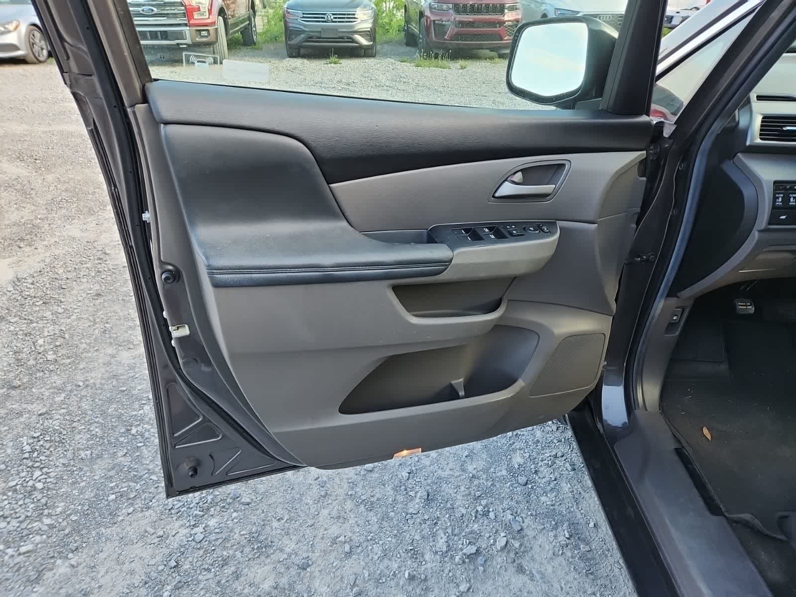 Thumbnail: 2012 Honda Odyssey - 16