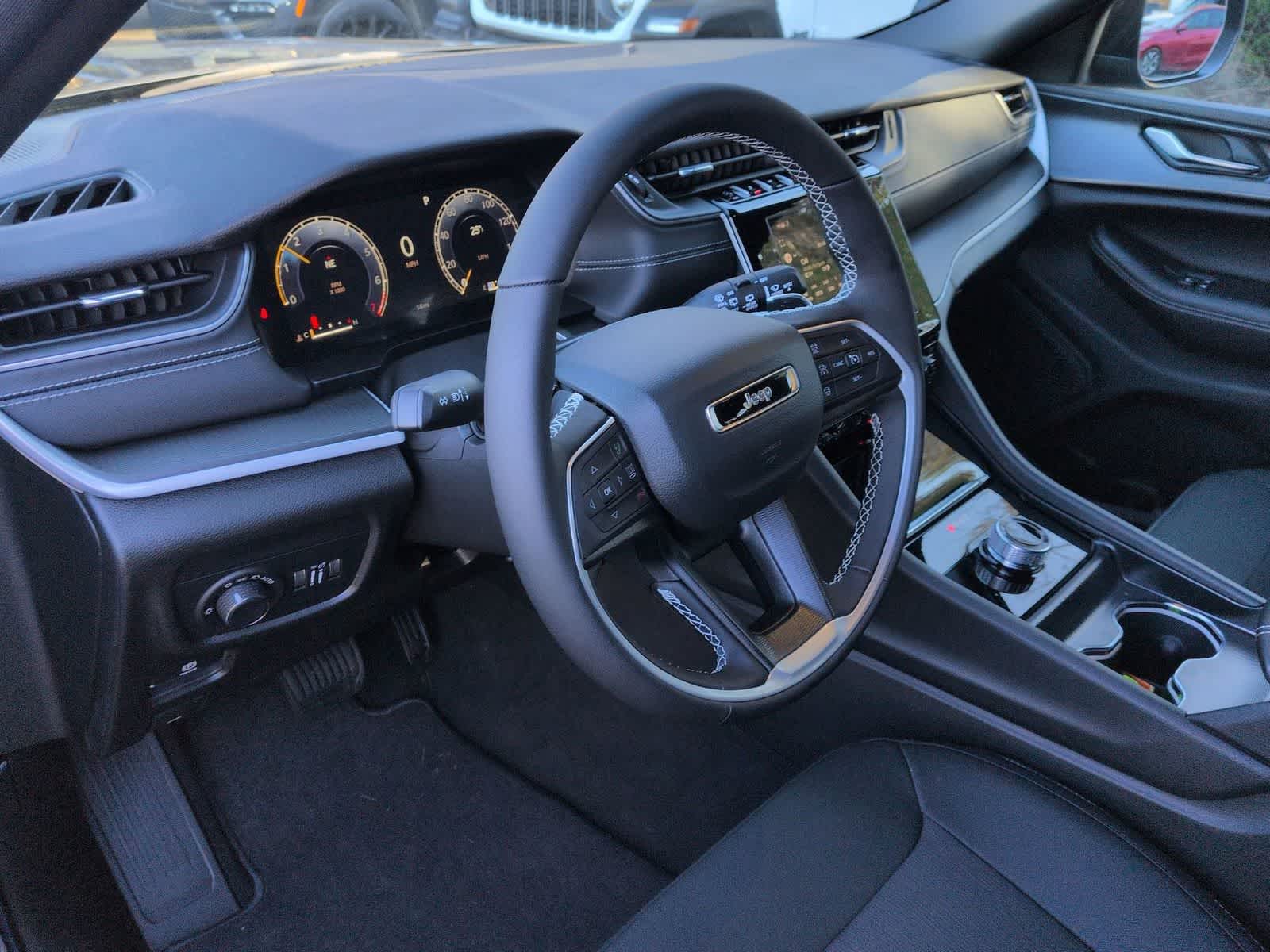 Thumbnail: 2025 Jeep Grand Cherokee L - 10