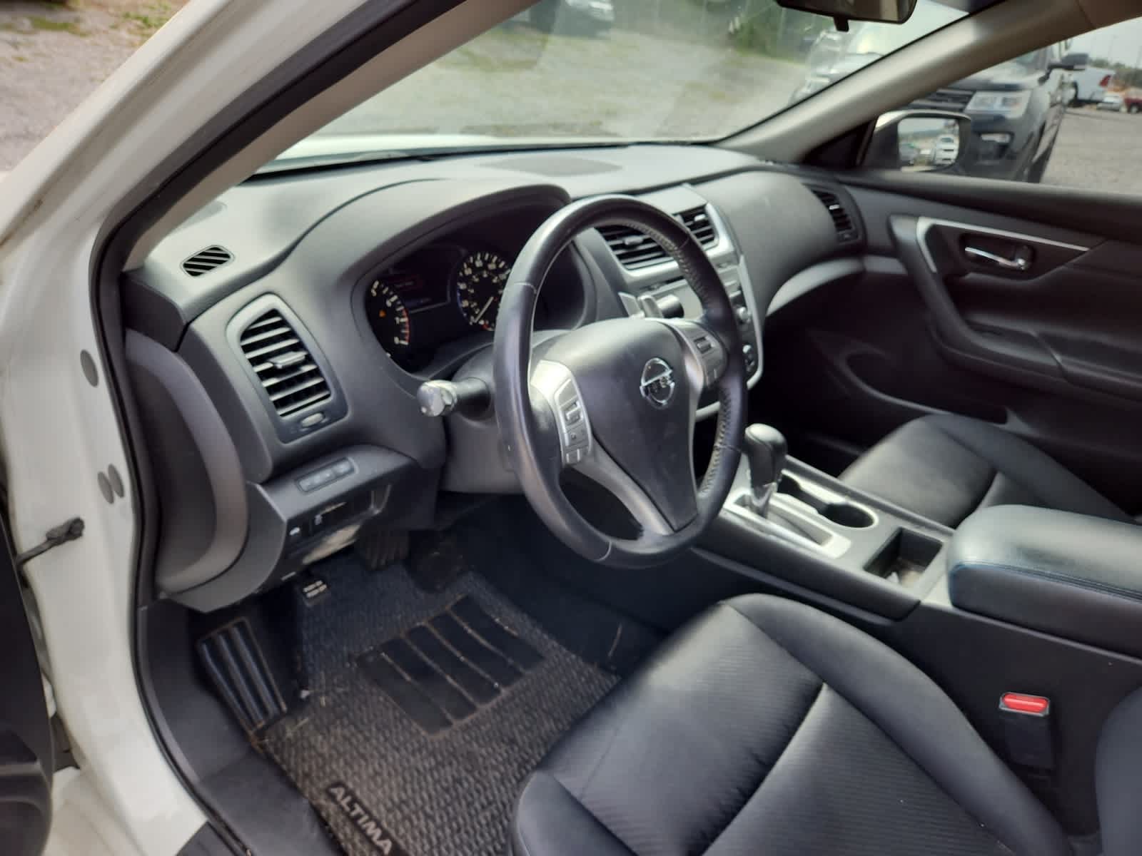 Thumbnail: 2016 Nissan Altima - 13