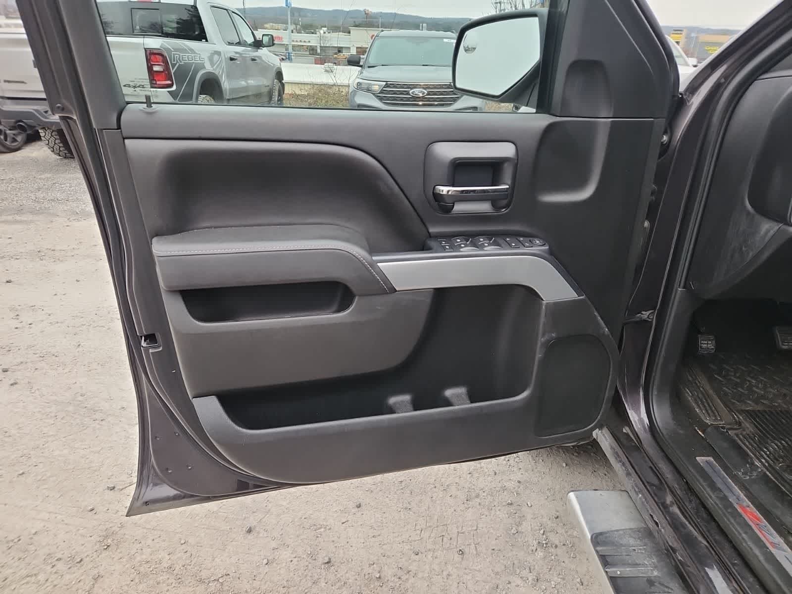 Thumbnail: 2015 Chevrolet Silverado 1500 - 16