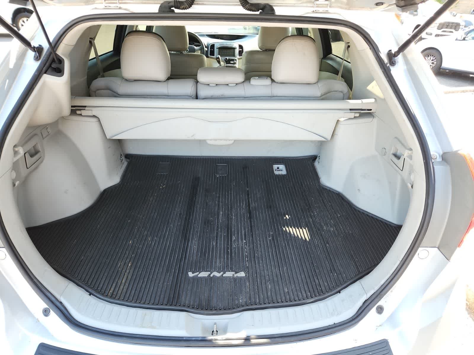 Thumbnail: 2011 Toyota Venza - 25