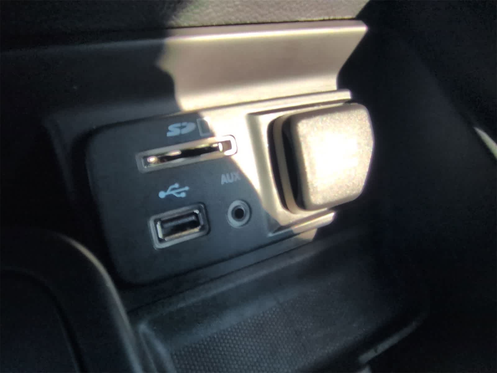Thumbnail: 2018 Jeep Cherokee - 30