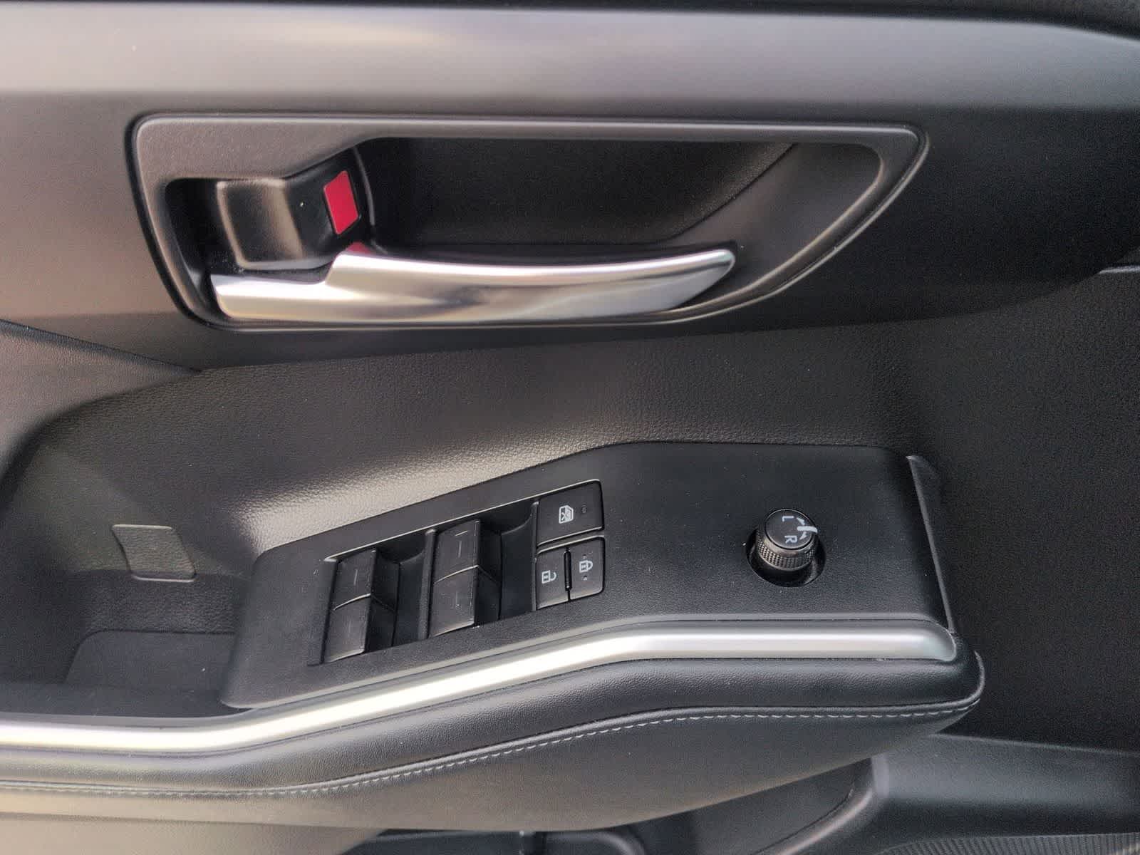 Thumbnail: 2022 Toyota Highlander - 16