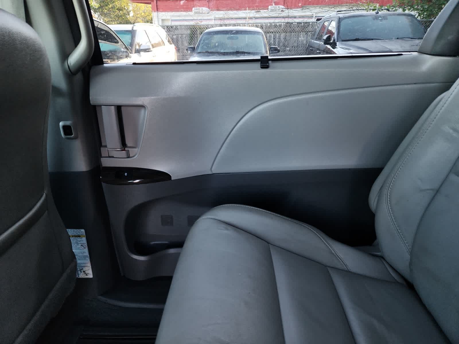 Thumbnail: 2015 Toyota Sienna - 26