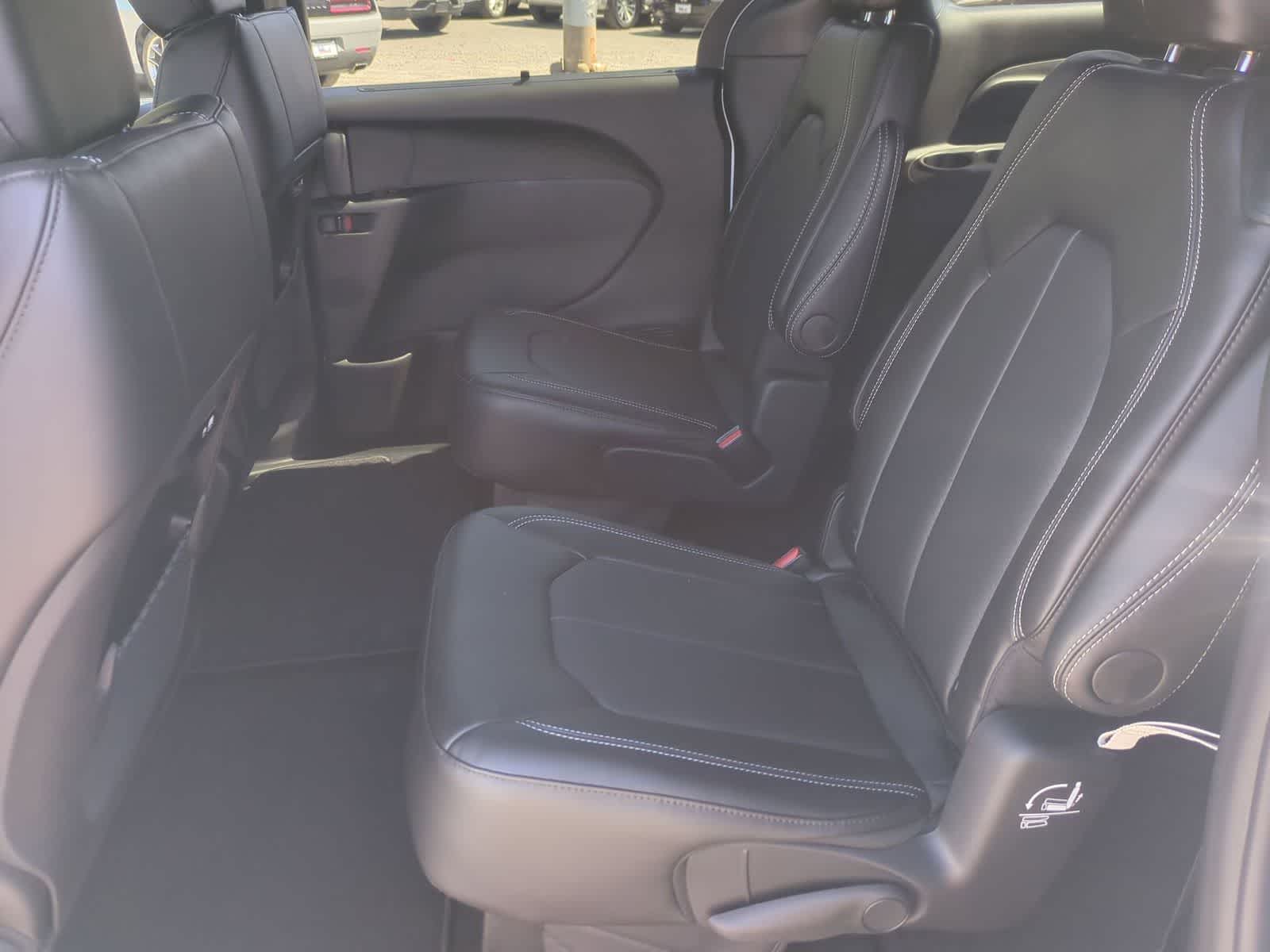 Thumbnail: 2027 Chrysler Pacifica - 19