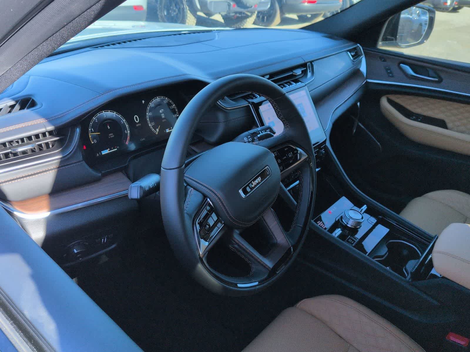 Thumbnail: 2025 Jeep Grand Cherokee - 10