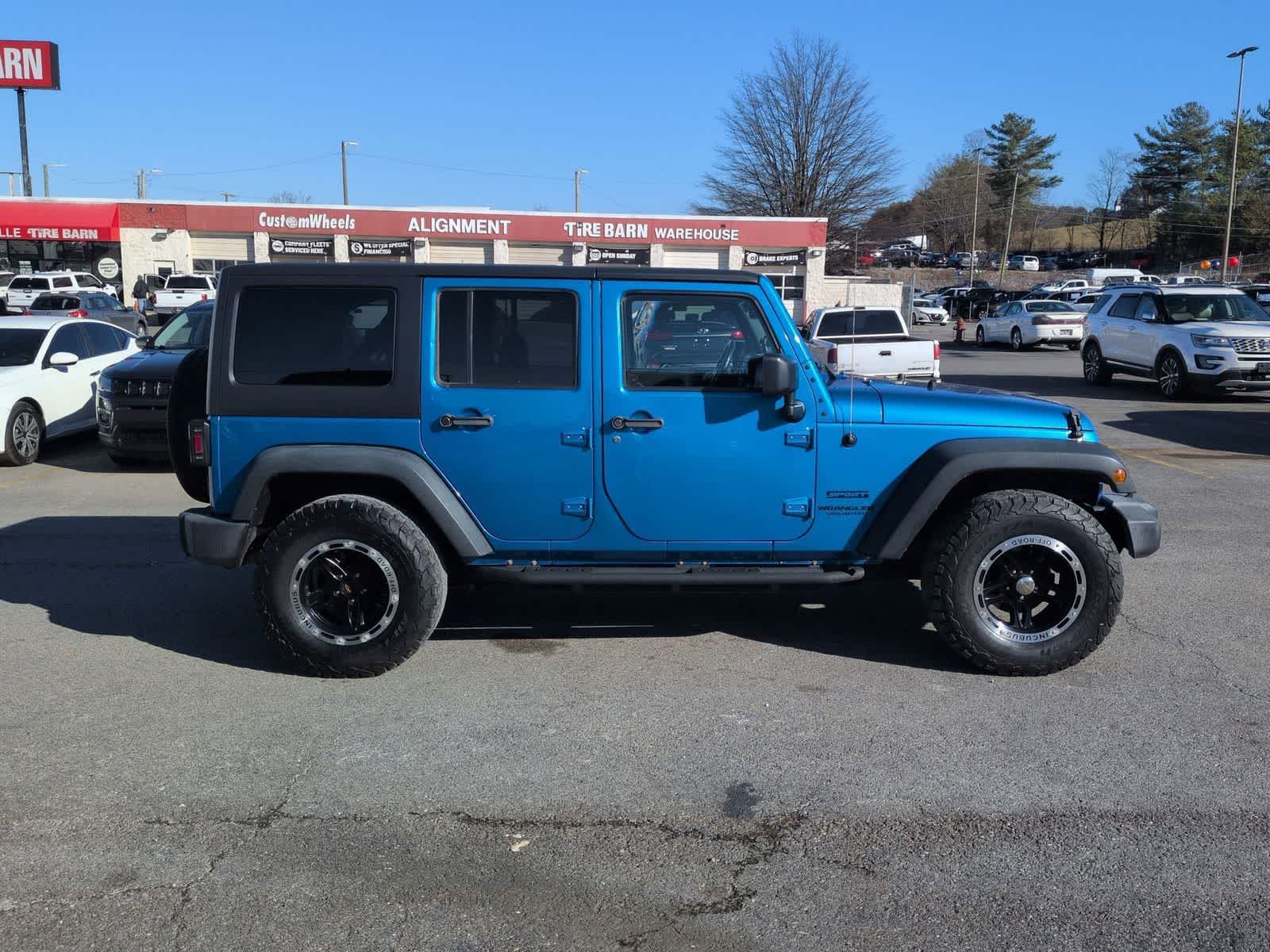 Thumbnail: 2016 Jeep Wrangler - 9