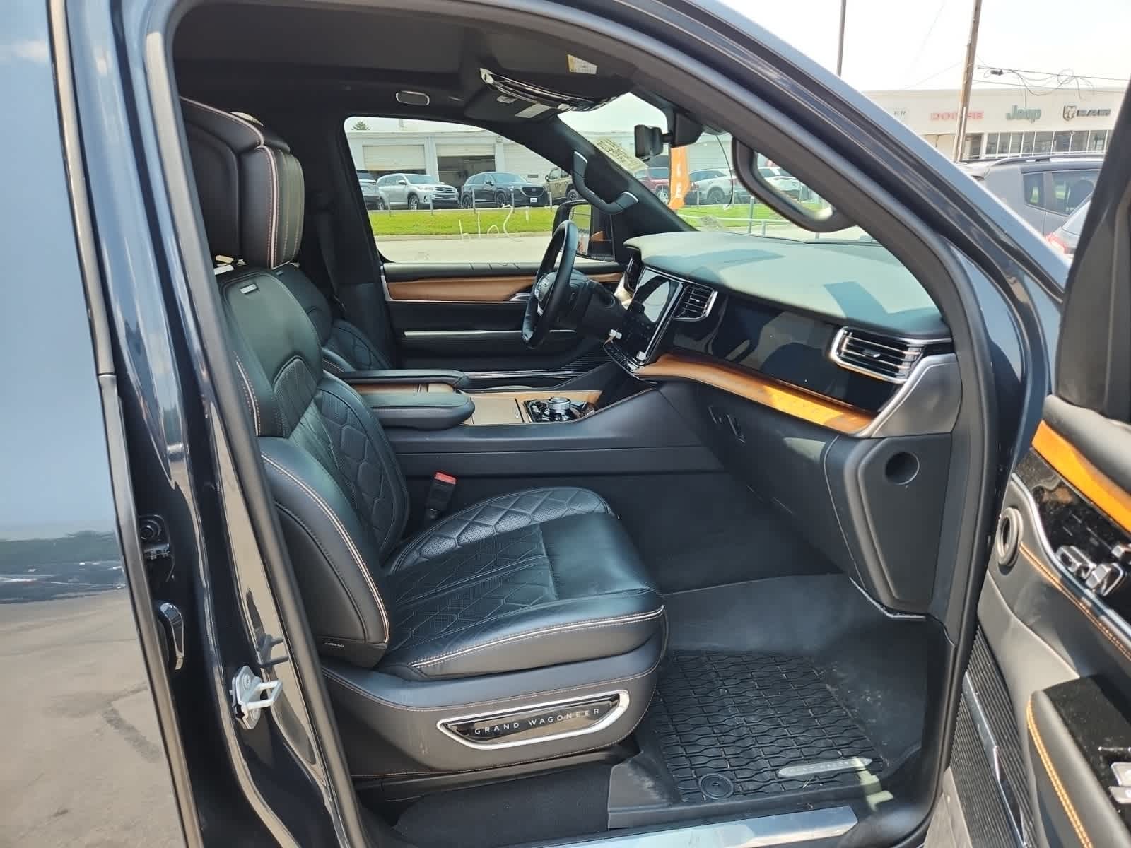 2023 Jeep Grand Wagoneer L Series III 22