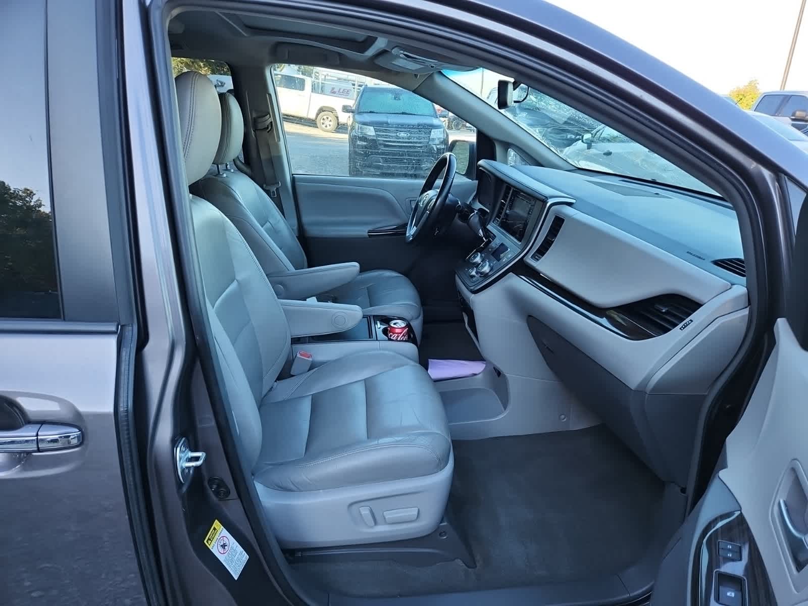 Thumbnail: 2015 Toyota Sienna - 21