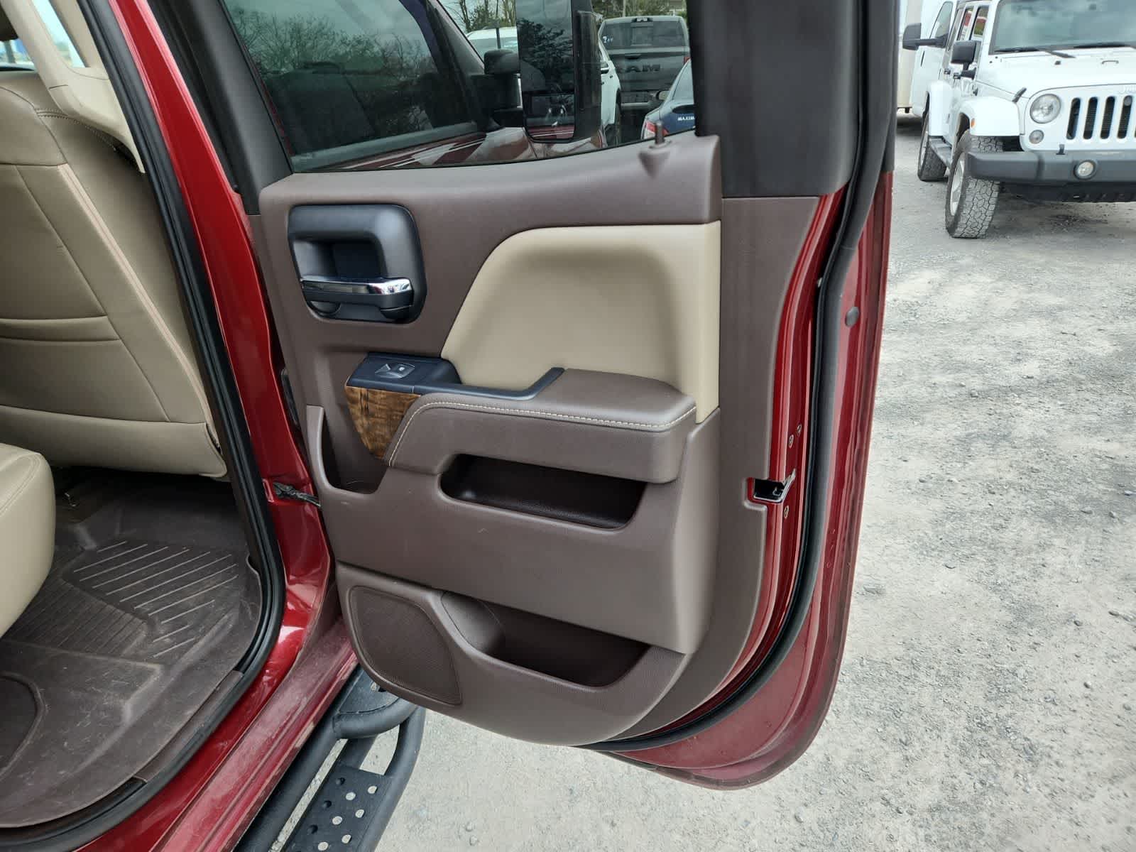 Thumbnail: 2017 Chevrolet Silverado 1500 - 24