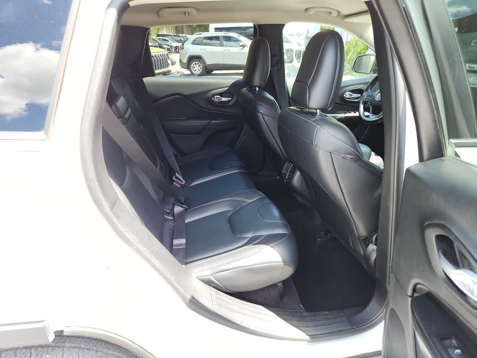 Thumbnail: 2016 Jeep Cherokee - 23