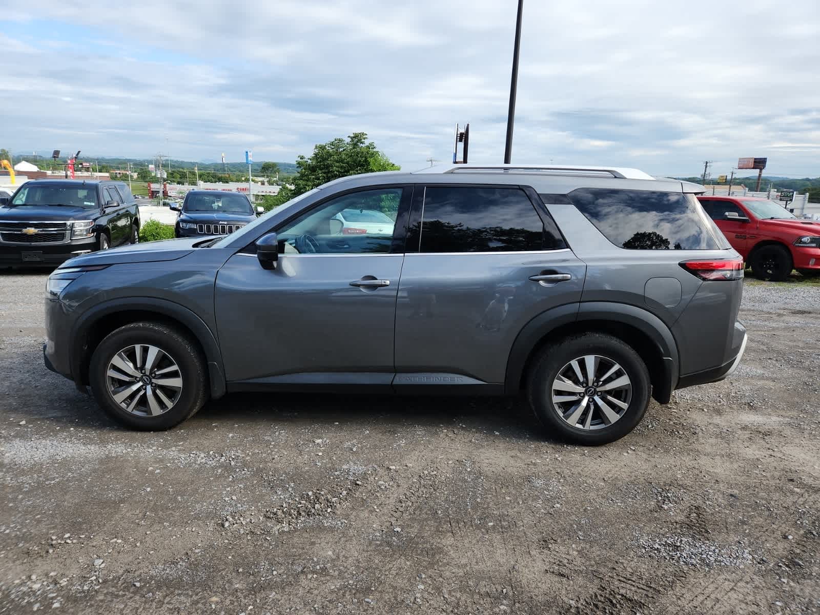 Thumbnail: 2022 Nissan Pathfinder - 2