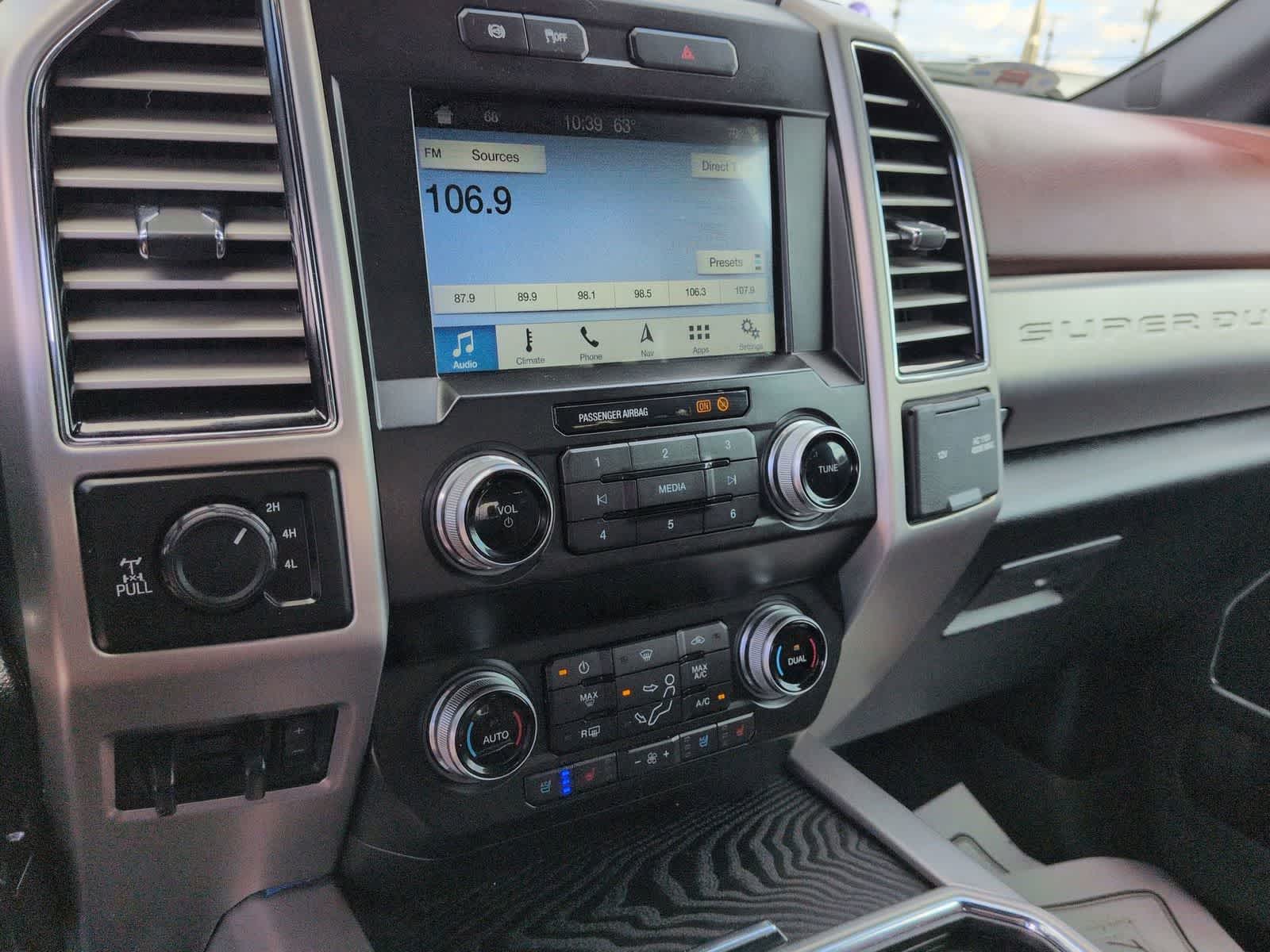 Thumbnail: 2019 Ford Econoline - 24