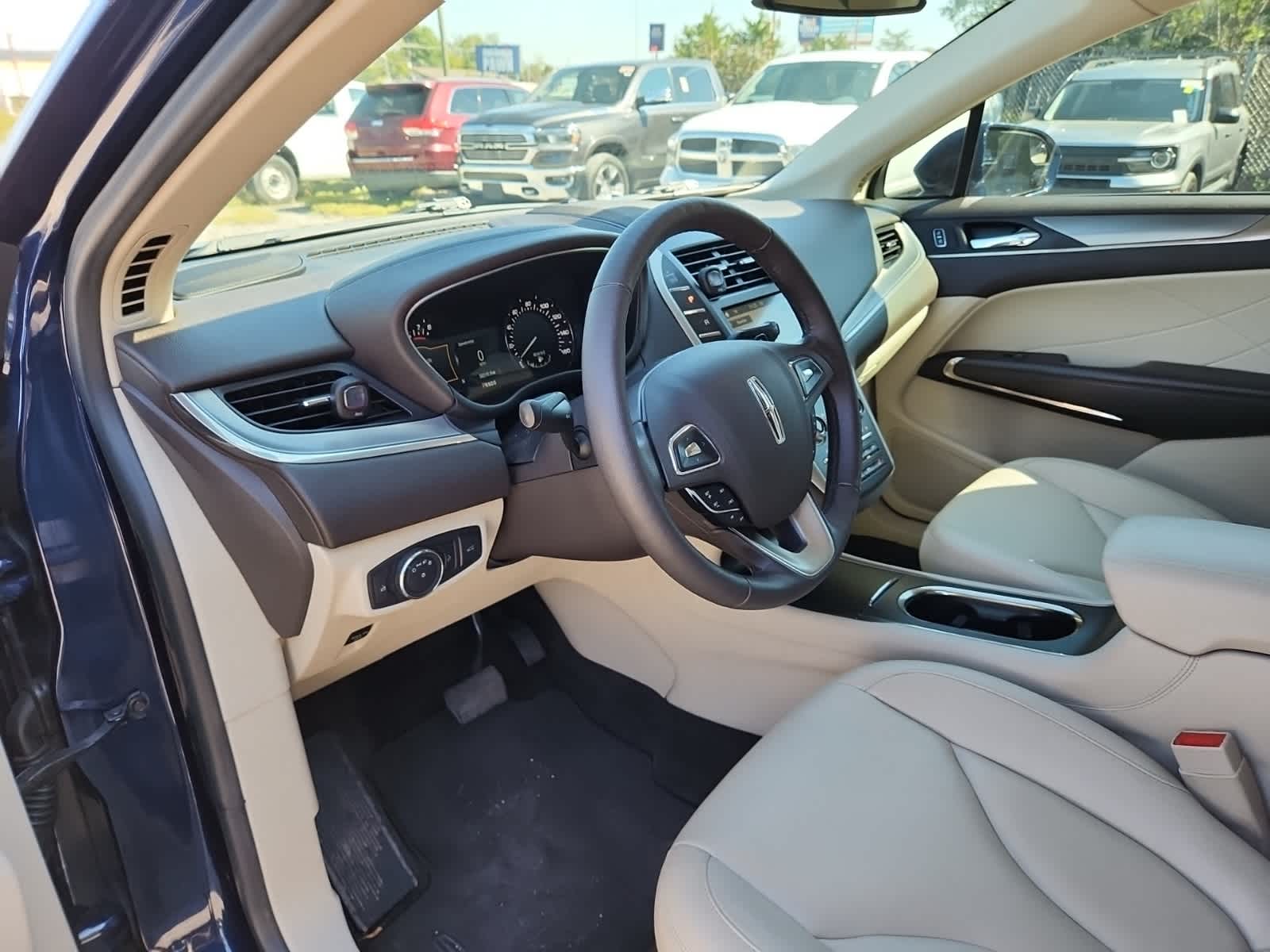 Thumbnail: 2017 Lincoln MKC - 13