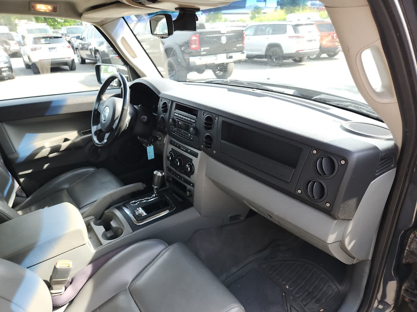 Thumbnail: 2007 Jeep Commander - 17