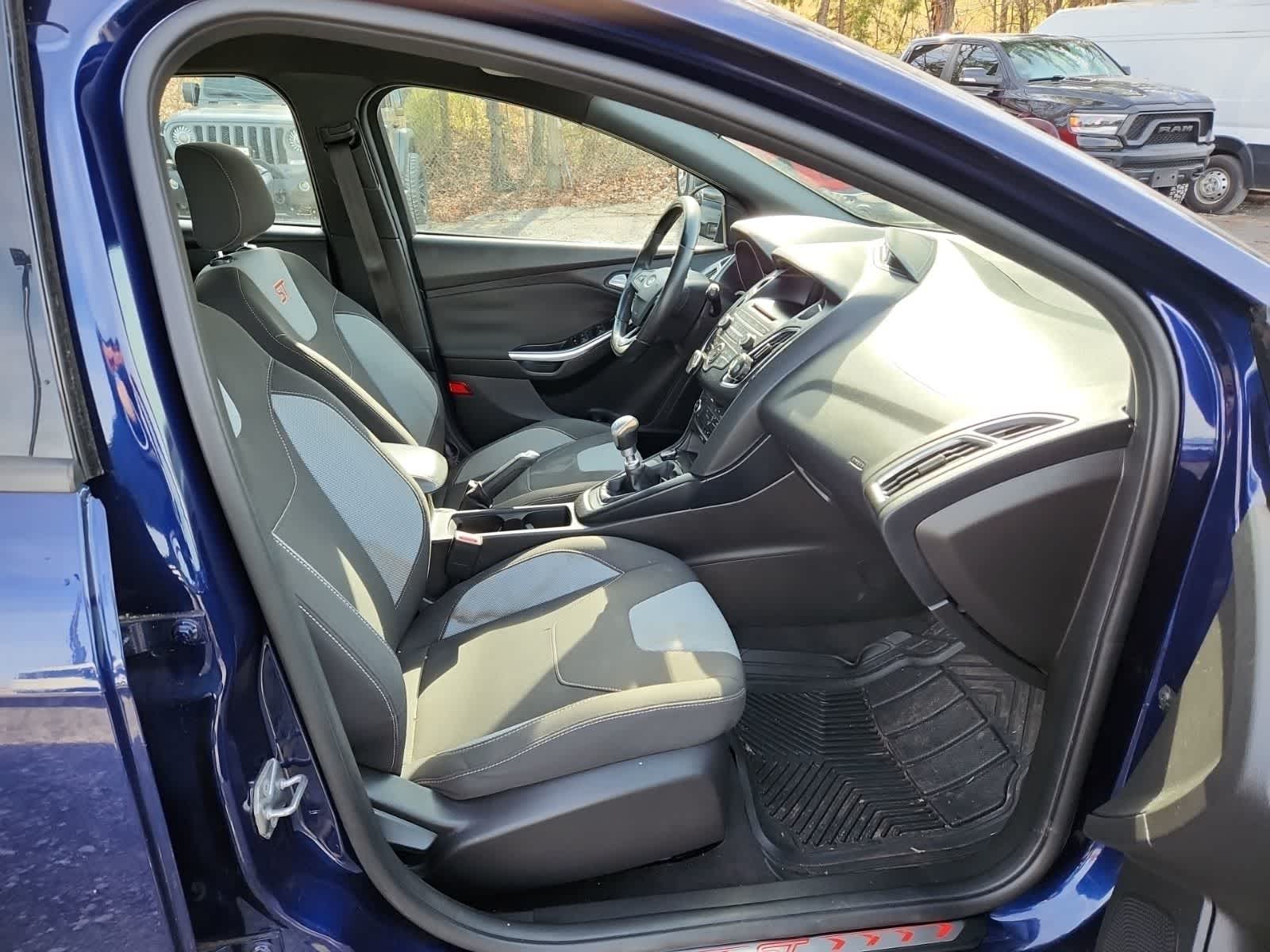 Thumbnail: 2017 Ford Focus - 21