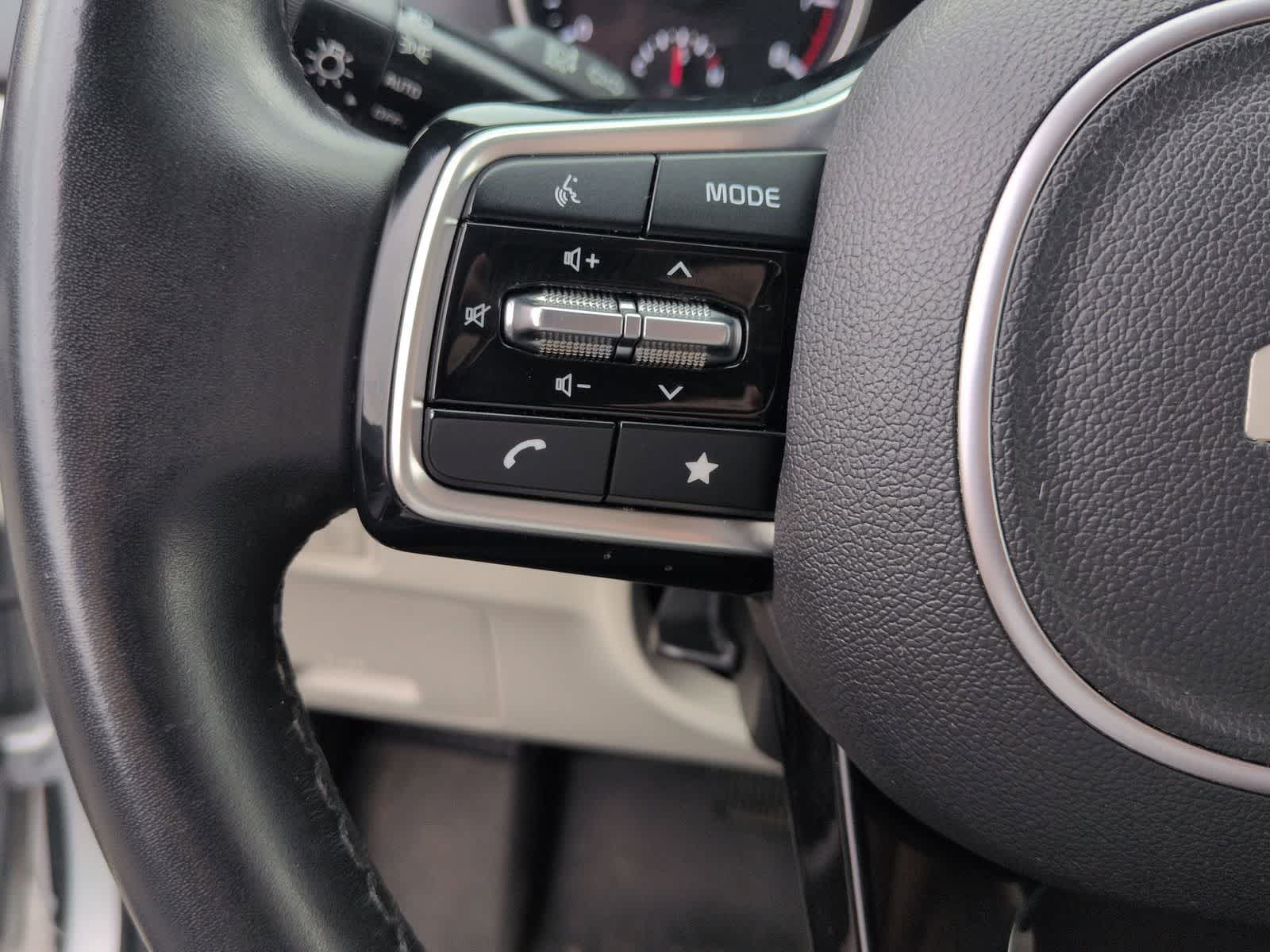 Thumbnail: 2022 Kia Carnival - 23