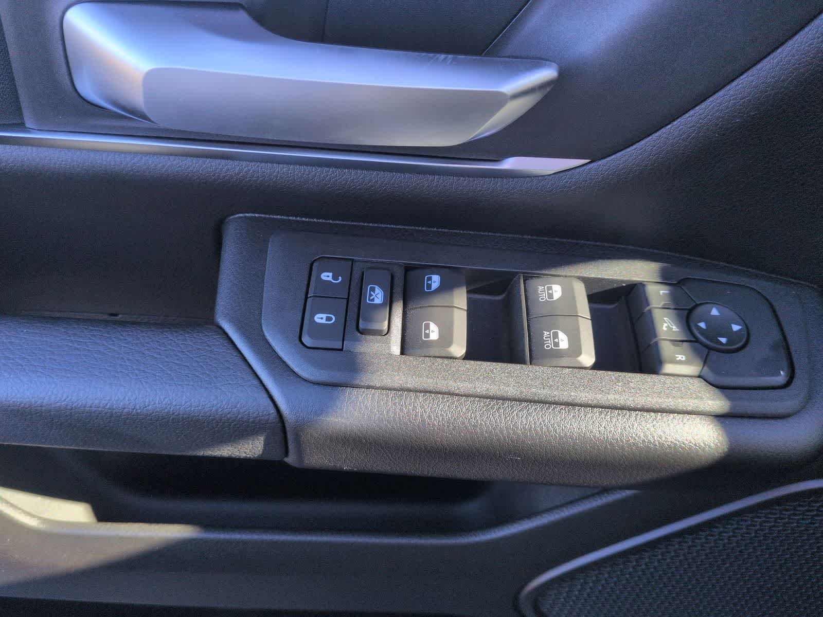 Thumbnail: 2026 RAM 1500 - 17